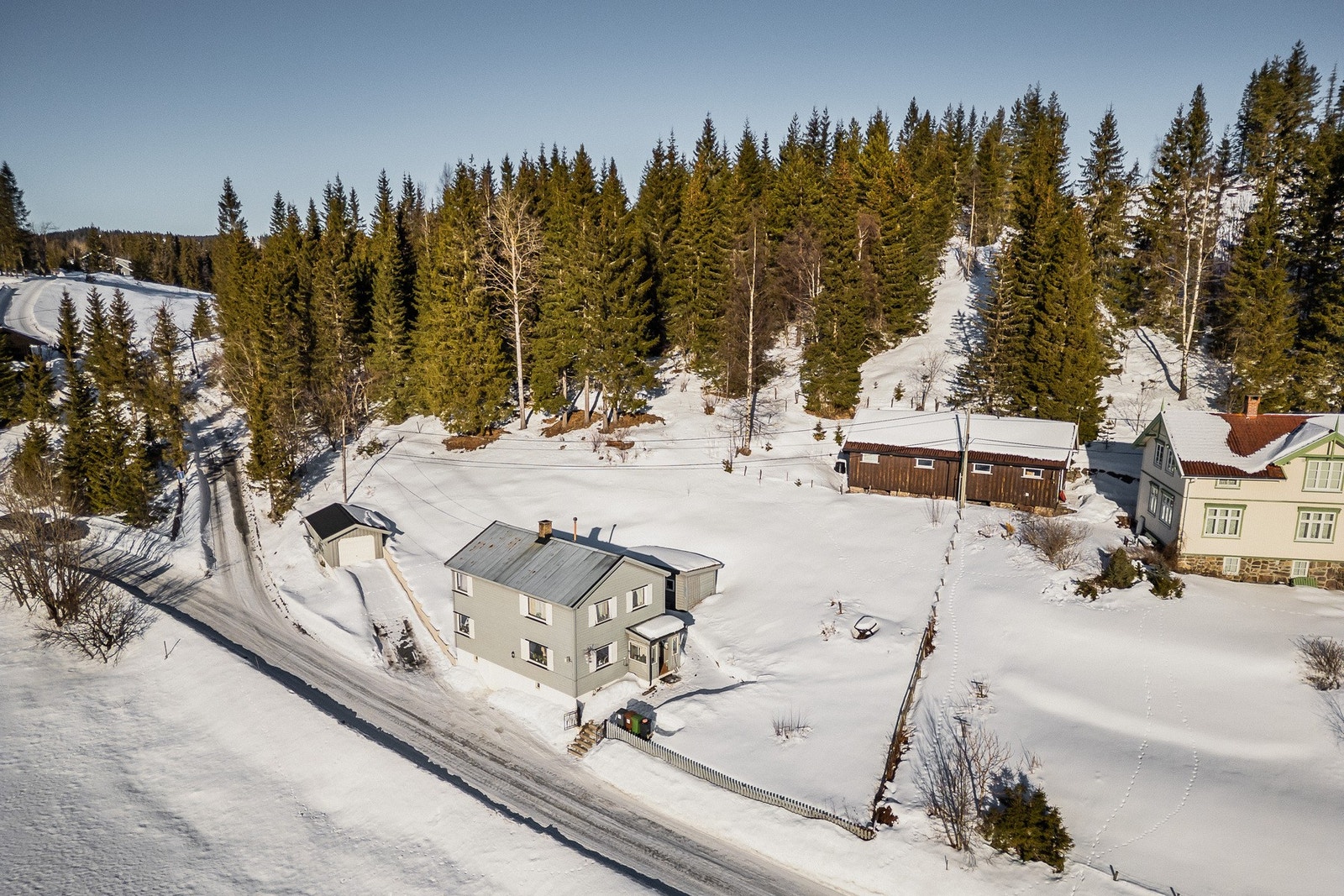 Enebolig med stor tomt og mange muligheter. Galleribilde