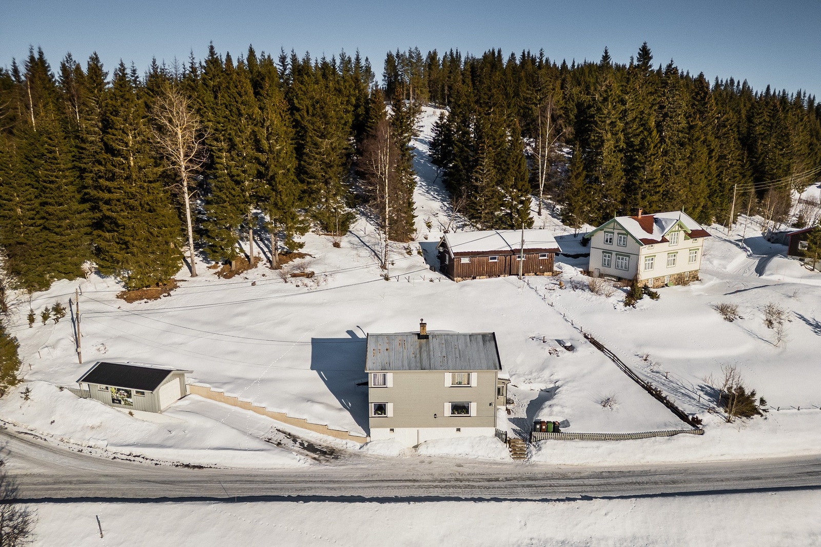 Her får du en unik kombinasjon av fredelige omgivelser og nærhet til flotte turmuligheter året rundt. Galleribilde