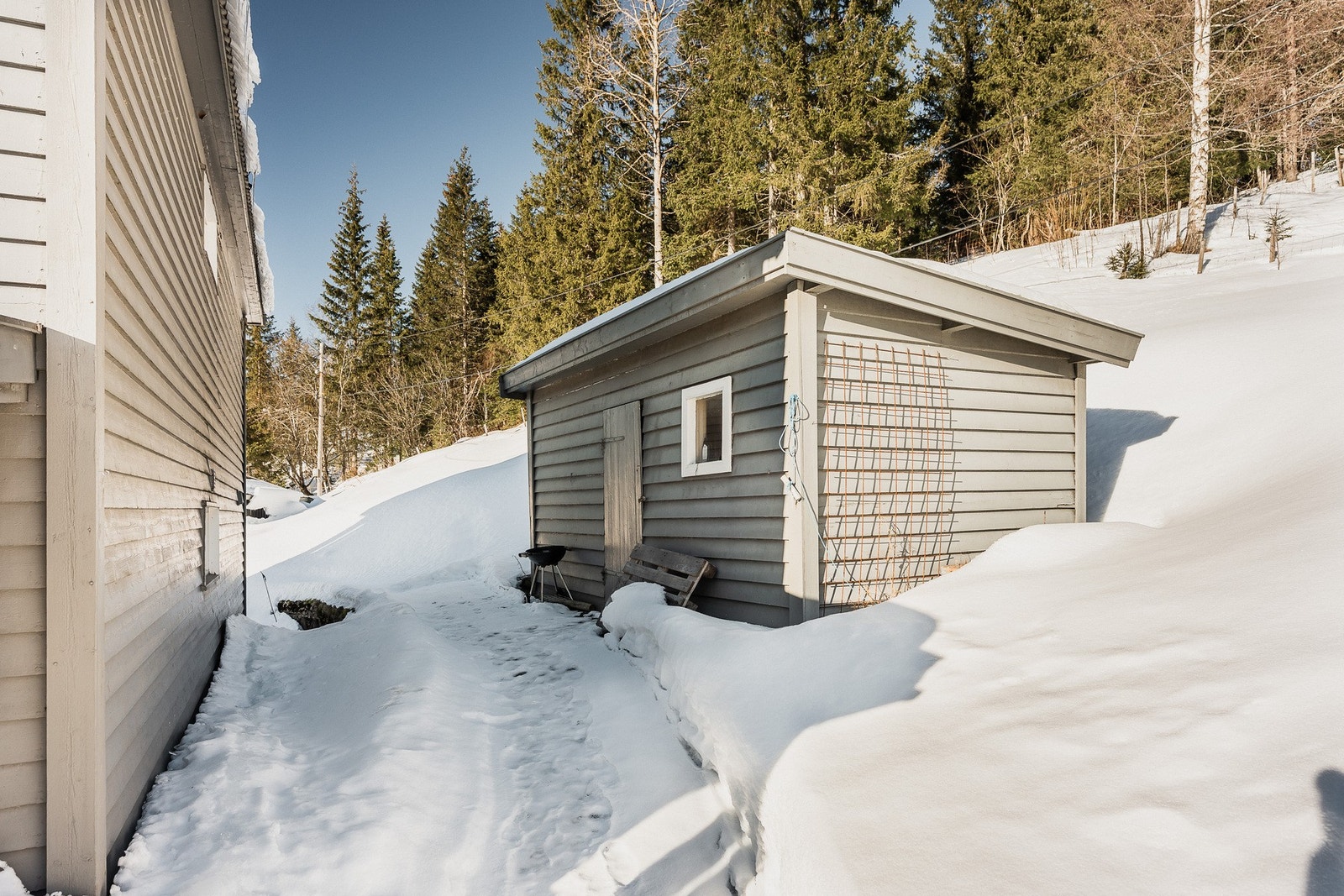 Anneks/uthus. Bod også i kjelleren av huset. Galleribilde
