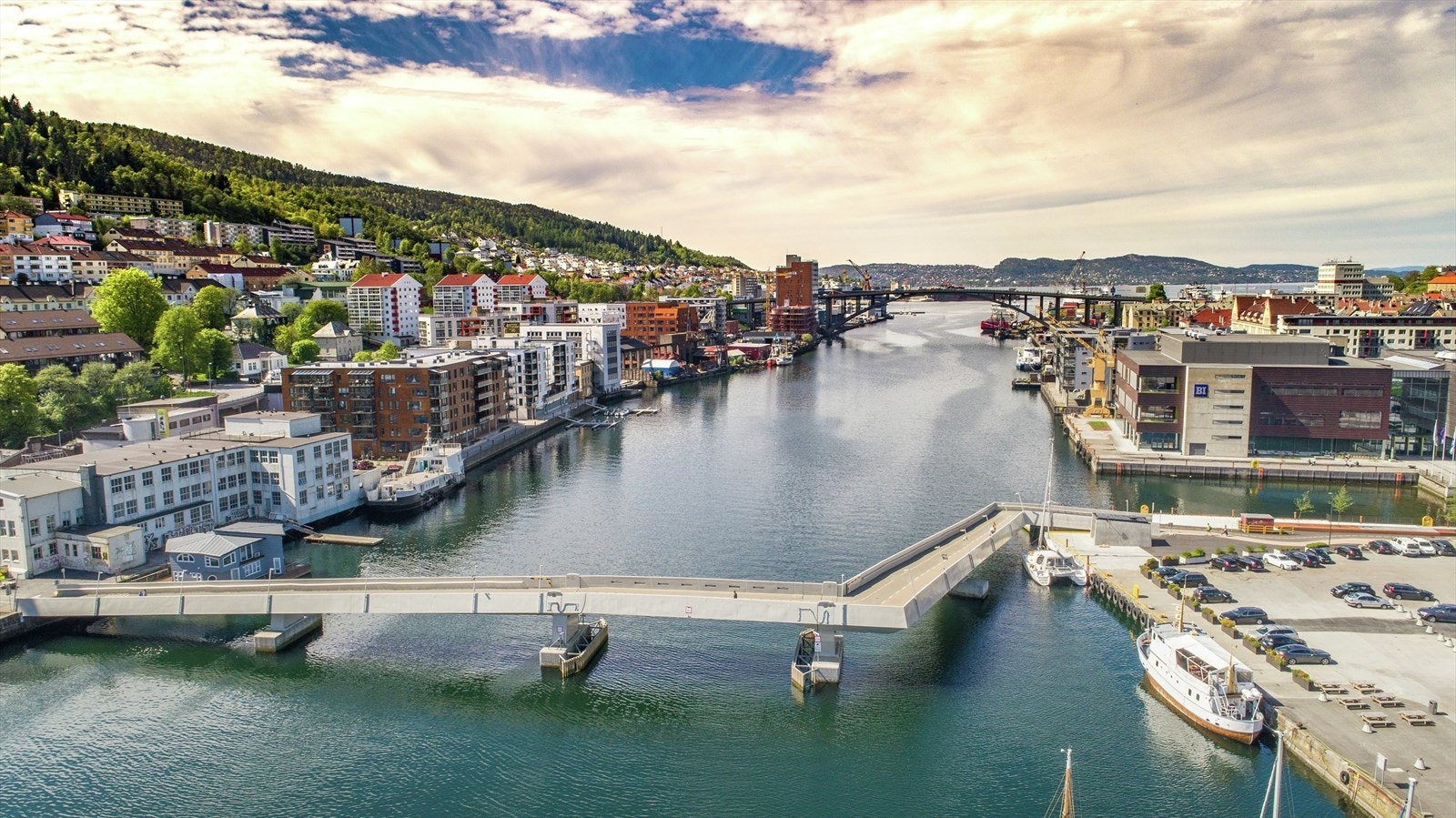 - Fra leiligheten kan man enkelt ta seg en gåtur inn til sentrumskjernen via Småpudden - Galleribilde