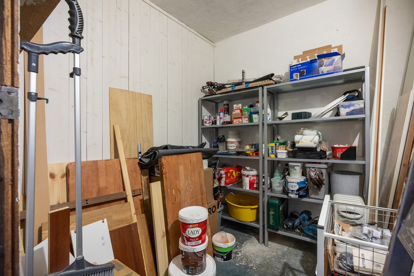 - Leiligheten disponerer 2 boder i kjeller på hhv. 1,9m² og 3,9m² - Galleribilde