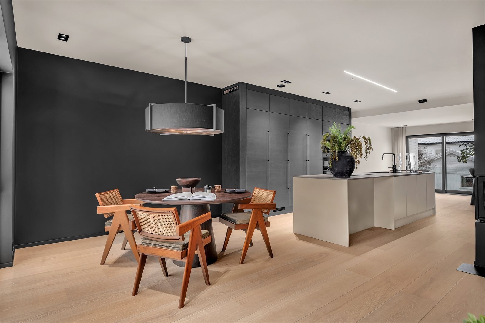 God plass til spisebord Galleribilde