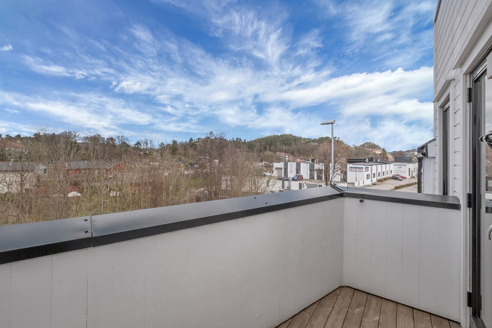 Balkong med utgang fra stua Galleribilde