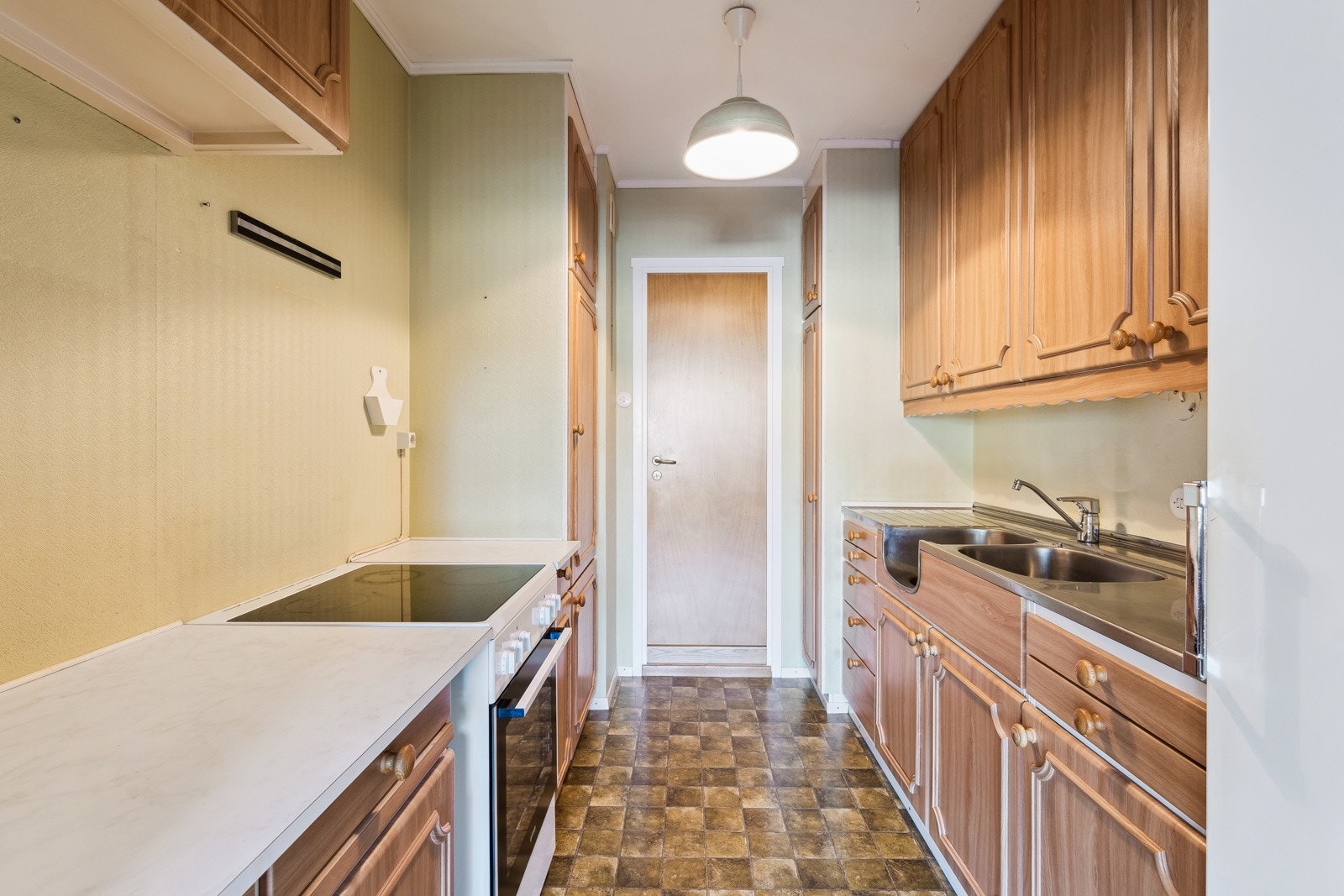 Hvitevarer som komfyr og kjøleskap vil følge leiligheten. Galleribilde