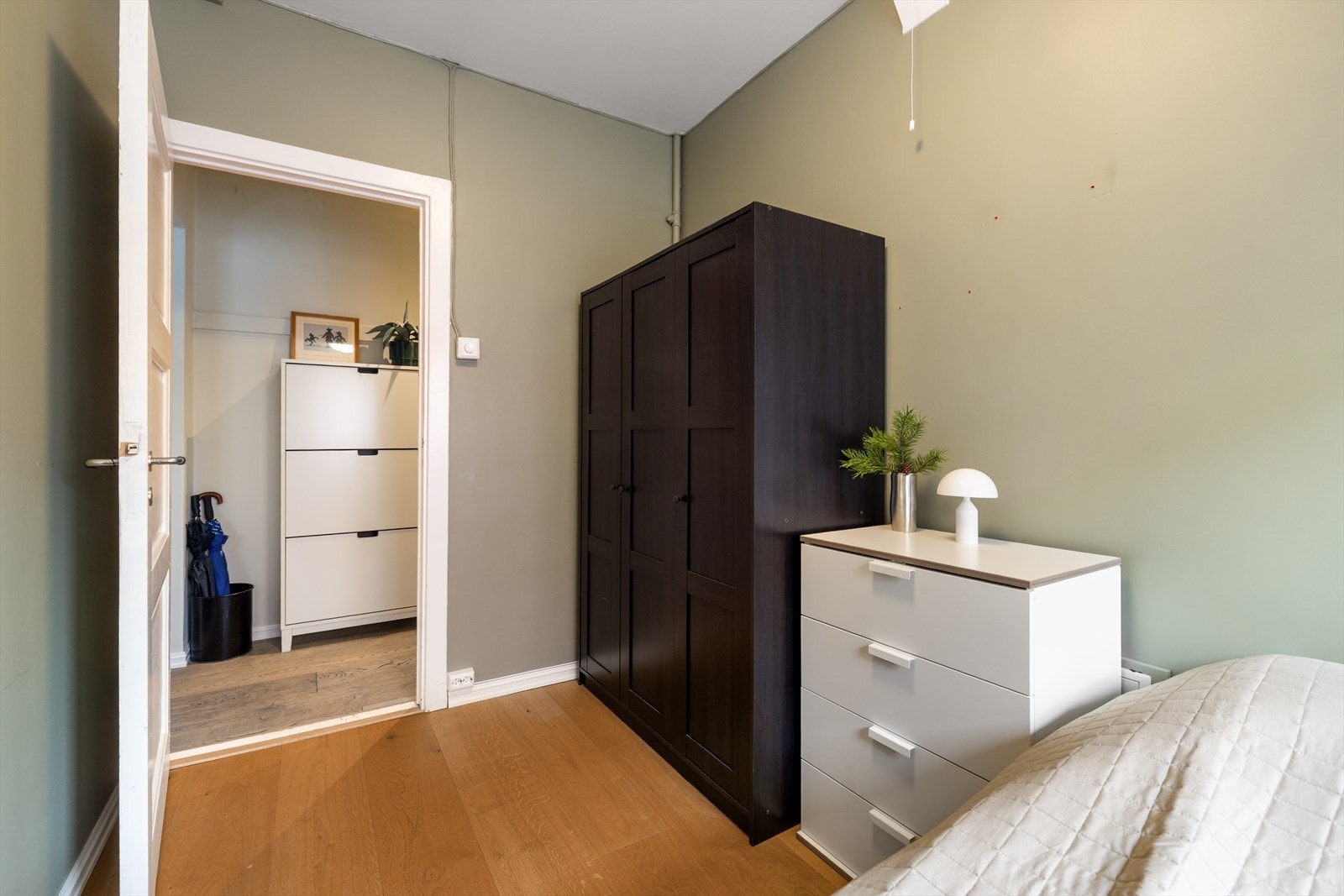 Her er det plass til eksempelvis seng, skrivepult og skap/kommode. Galleribilde