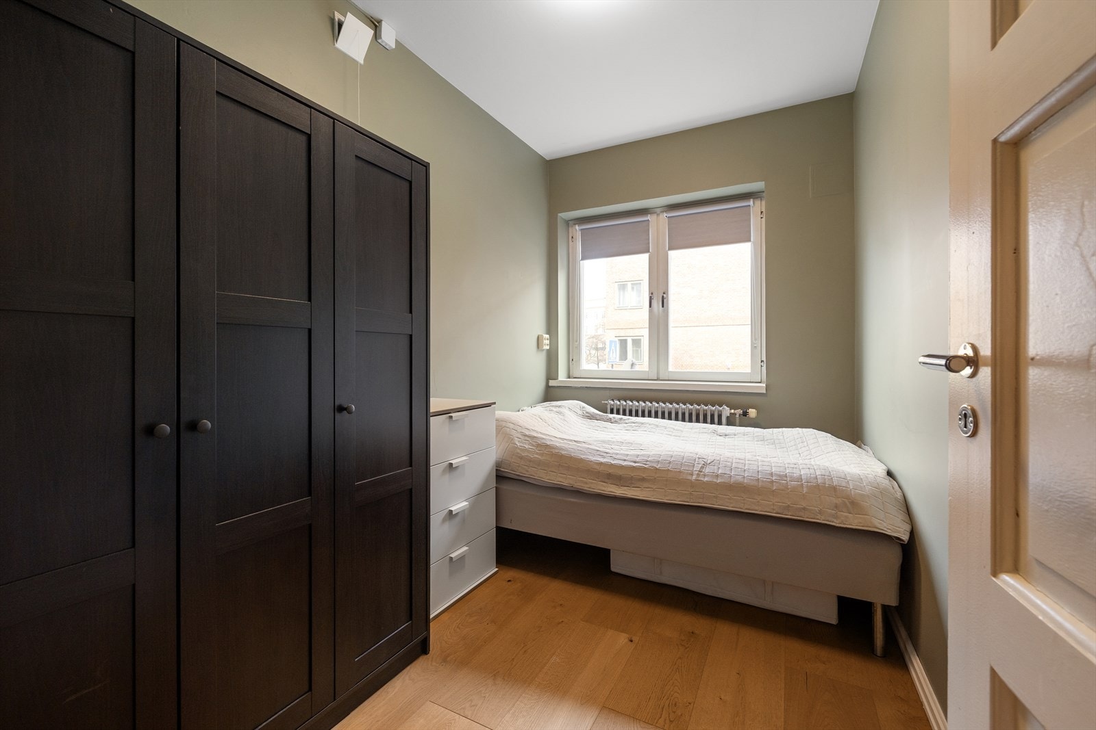 Soverom 2 passer perfekt som barnerom, gjesterom eller kontor. Galleribilde