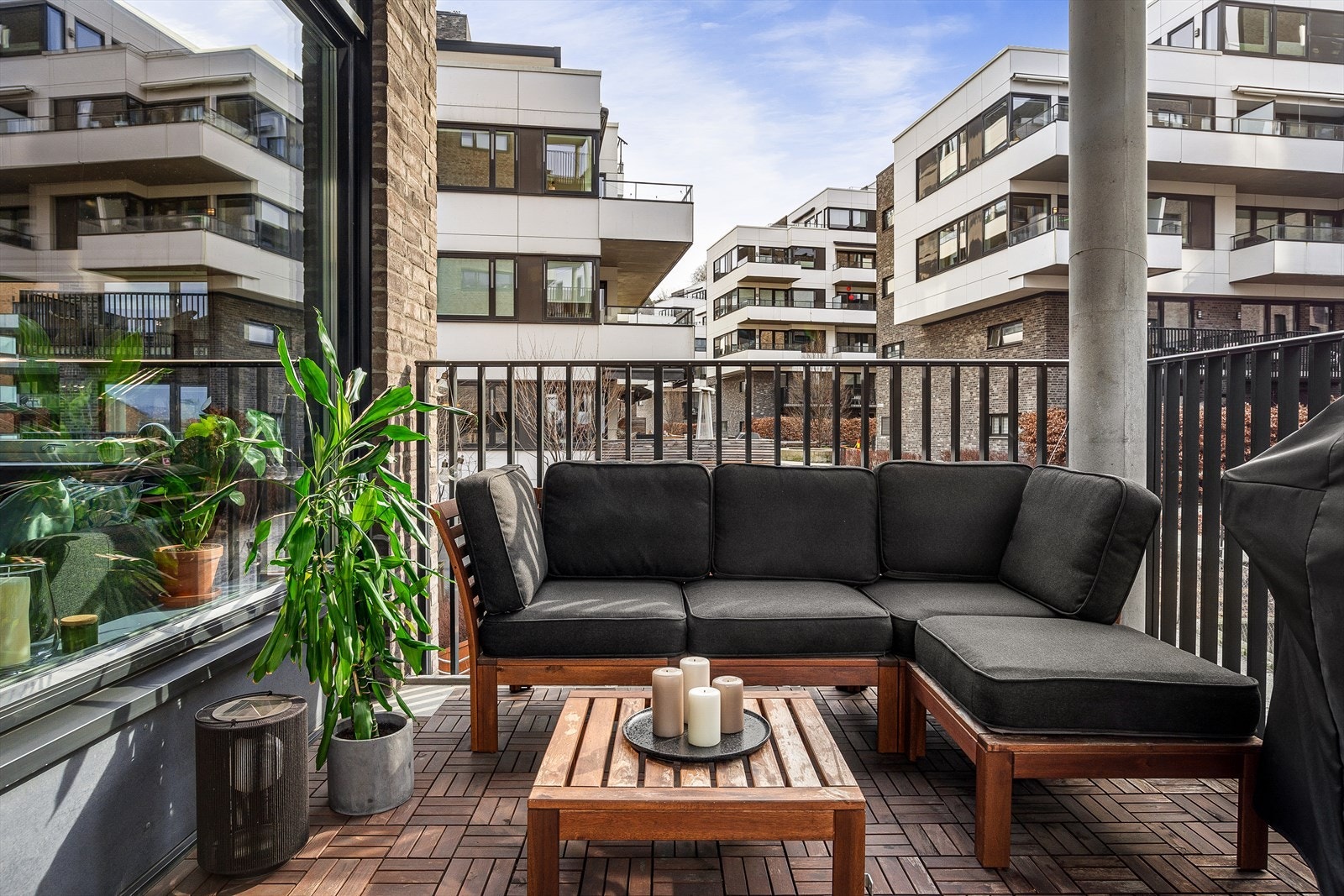 Balkong på ca. 12 m² med utgang fra stuen. Galleribilde