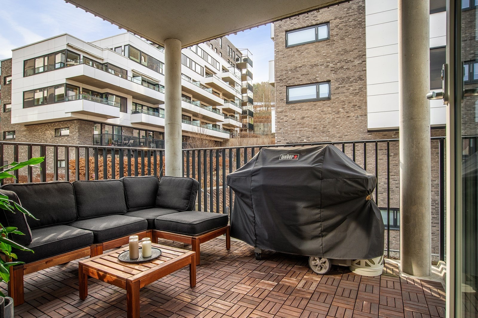 Her er det god plass til utemøbler, blomster, grill e.l. Galleribilde