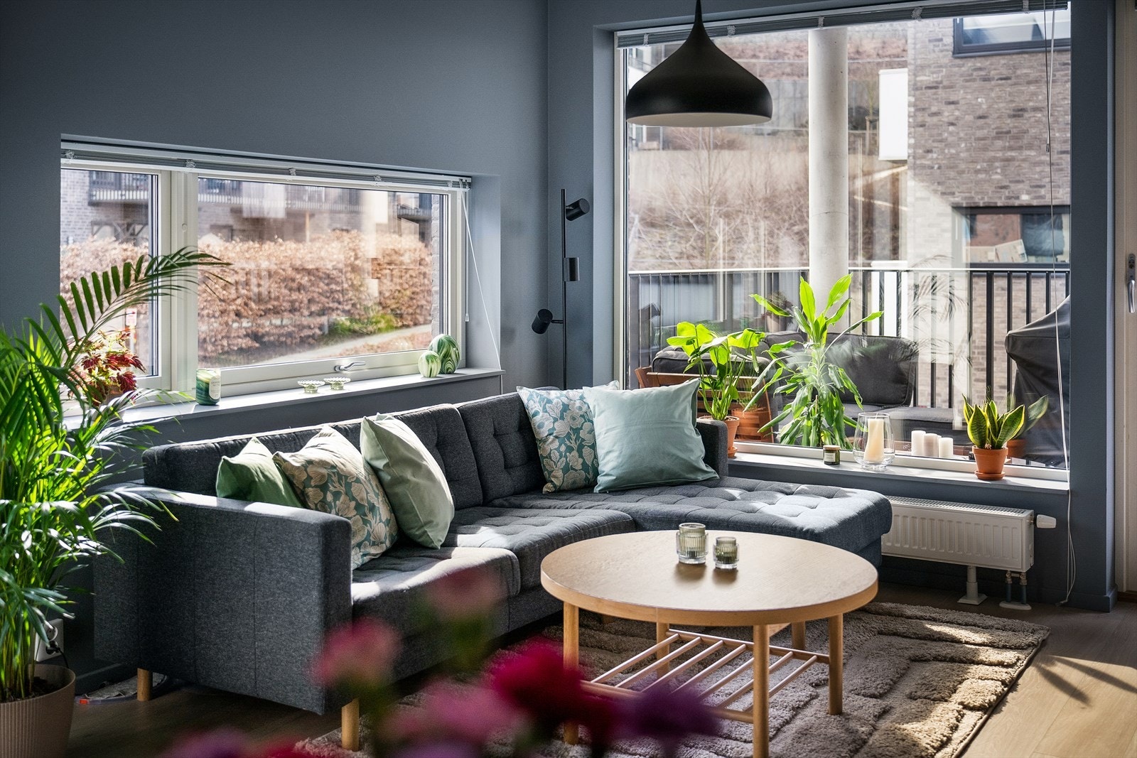 Varmtvann og fyring er inkl. i felleskostnadene (A-konto). Galleribilde