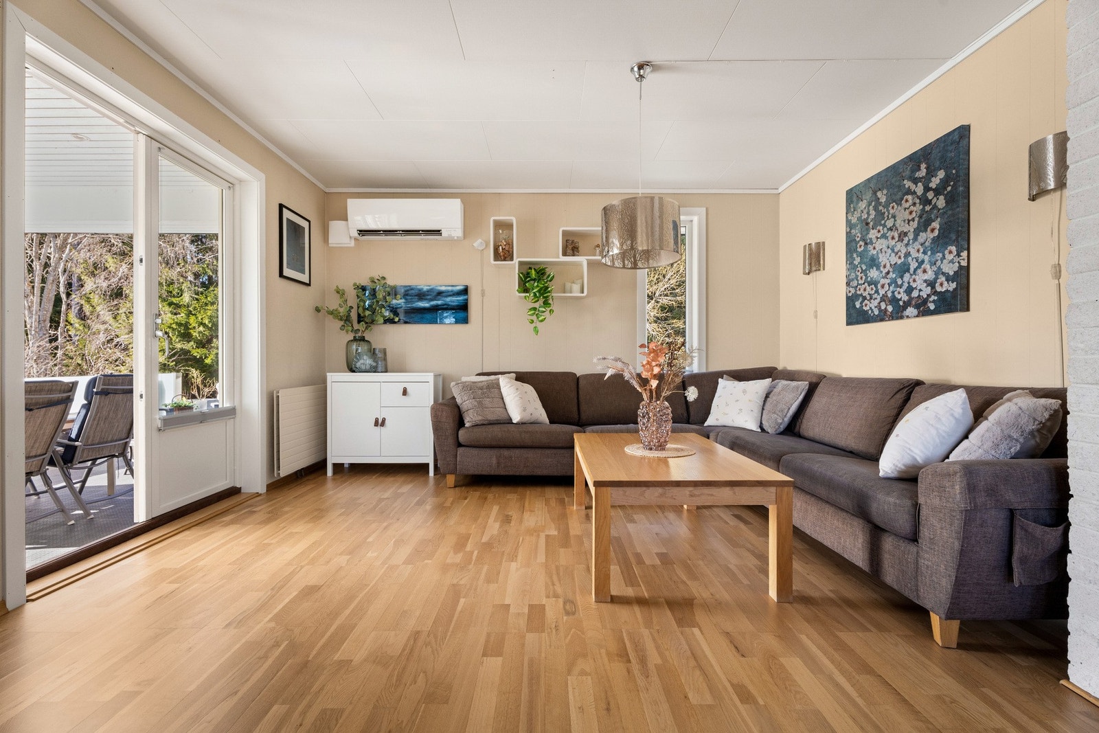 På dagtid er det gode solforhold på eiendommen. Galleribilde