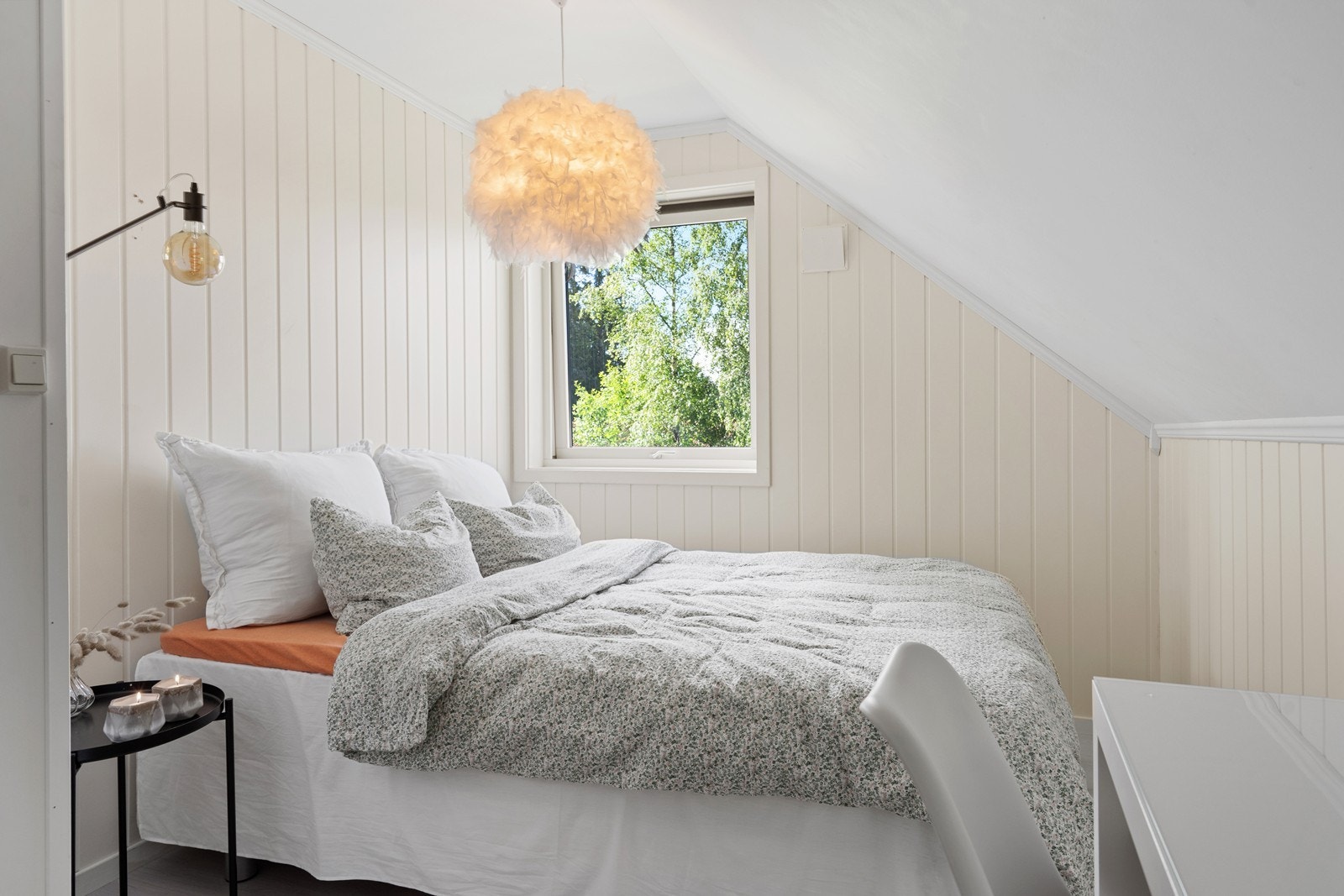 Soverommene har plass til kommode og evt skrivebord Galleribilde