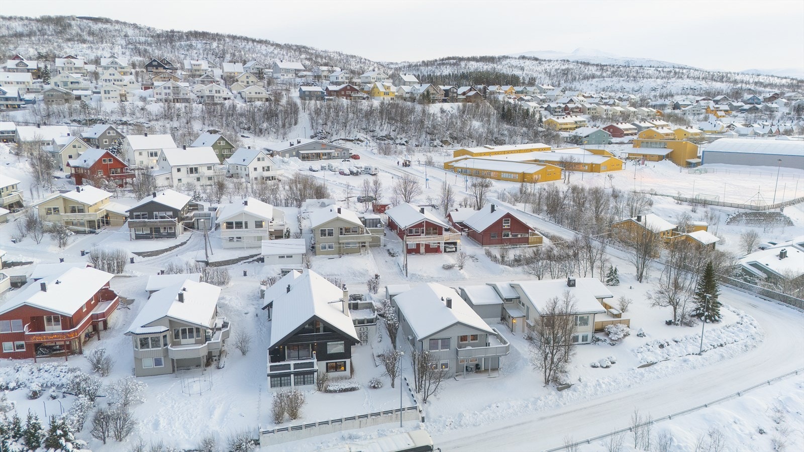 Nærhet til skole, barnehage og butikk. Galleribilde
