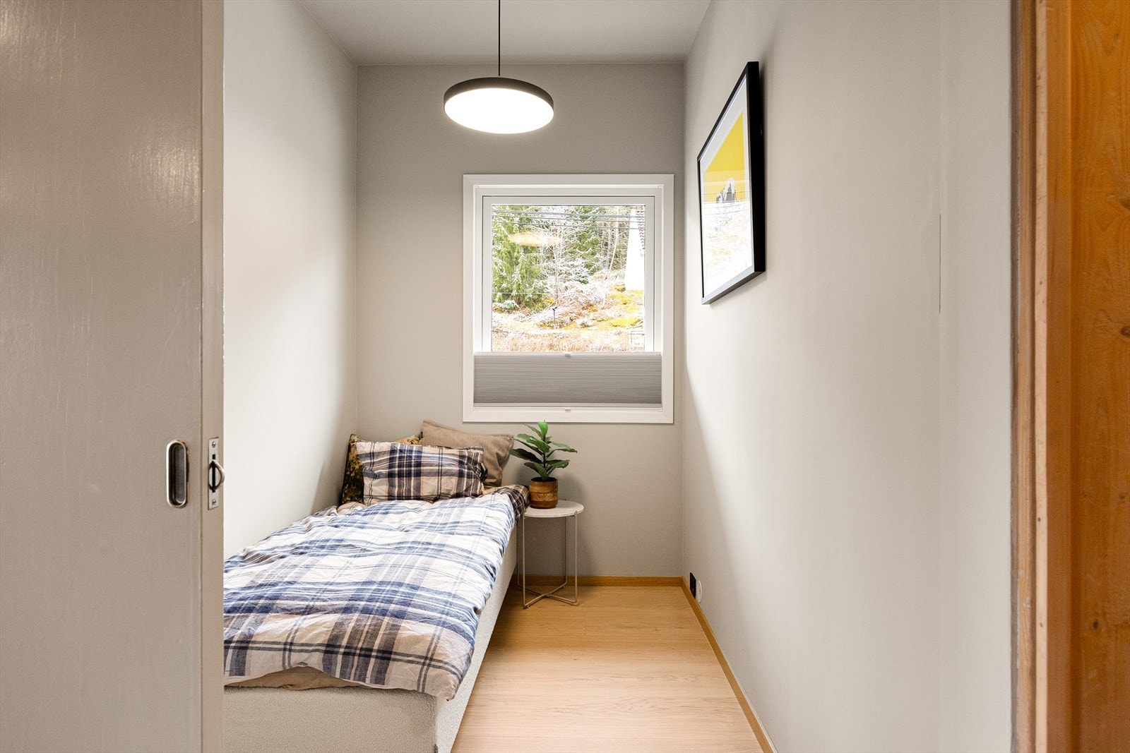 Det siste soverommet har plass til enkeltseng og fungerer perfekt som barnerom eller gjesterom. Galleribilde