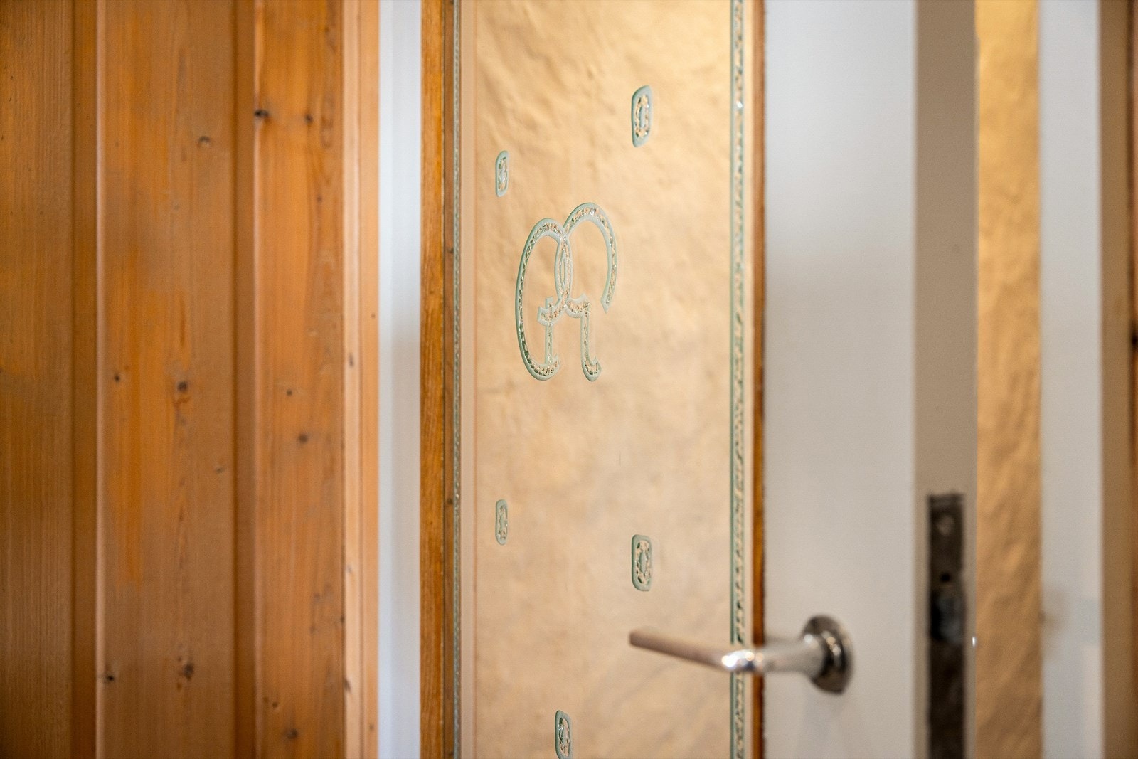 De originale dørene er beholdt. Galleribilde