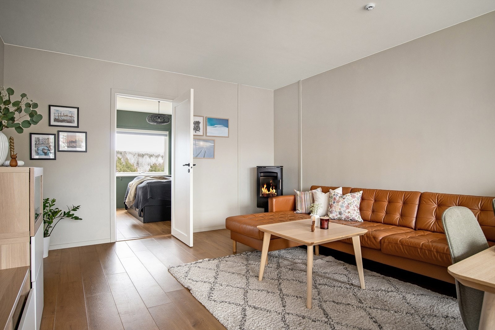 Rommets utforming gjør det enkelt å dele rommet opp i naturlige soner Galleribilde