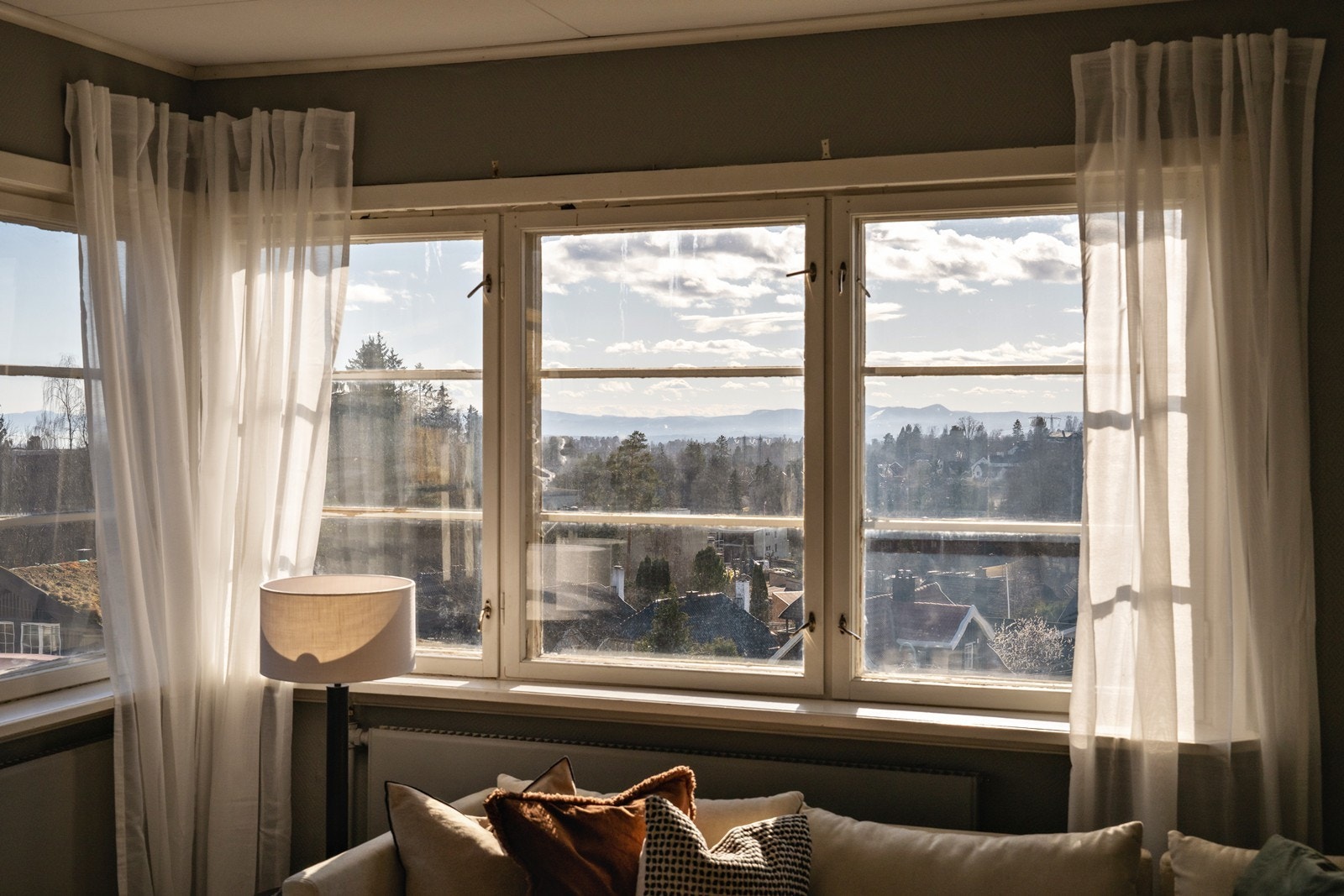 Flott, langstrakt utsikt i flere himmelretninger Galleribilde