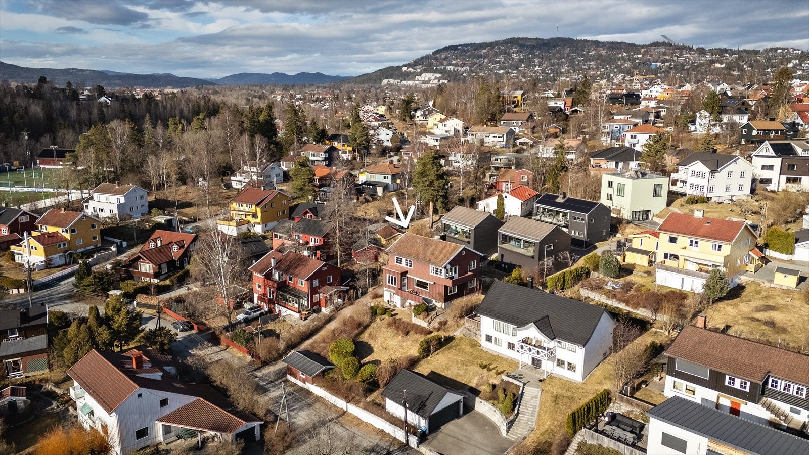 Tilbaketrukket og rolig i barnevennlige omgivelser, ca. 250 meter fra Røa idrettsplass Galleribilde
