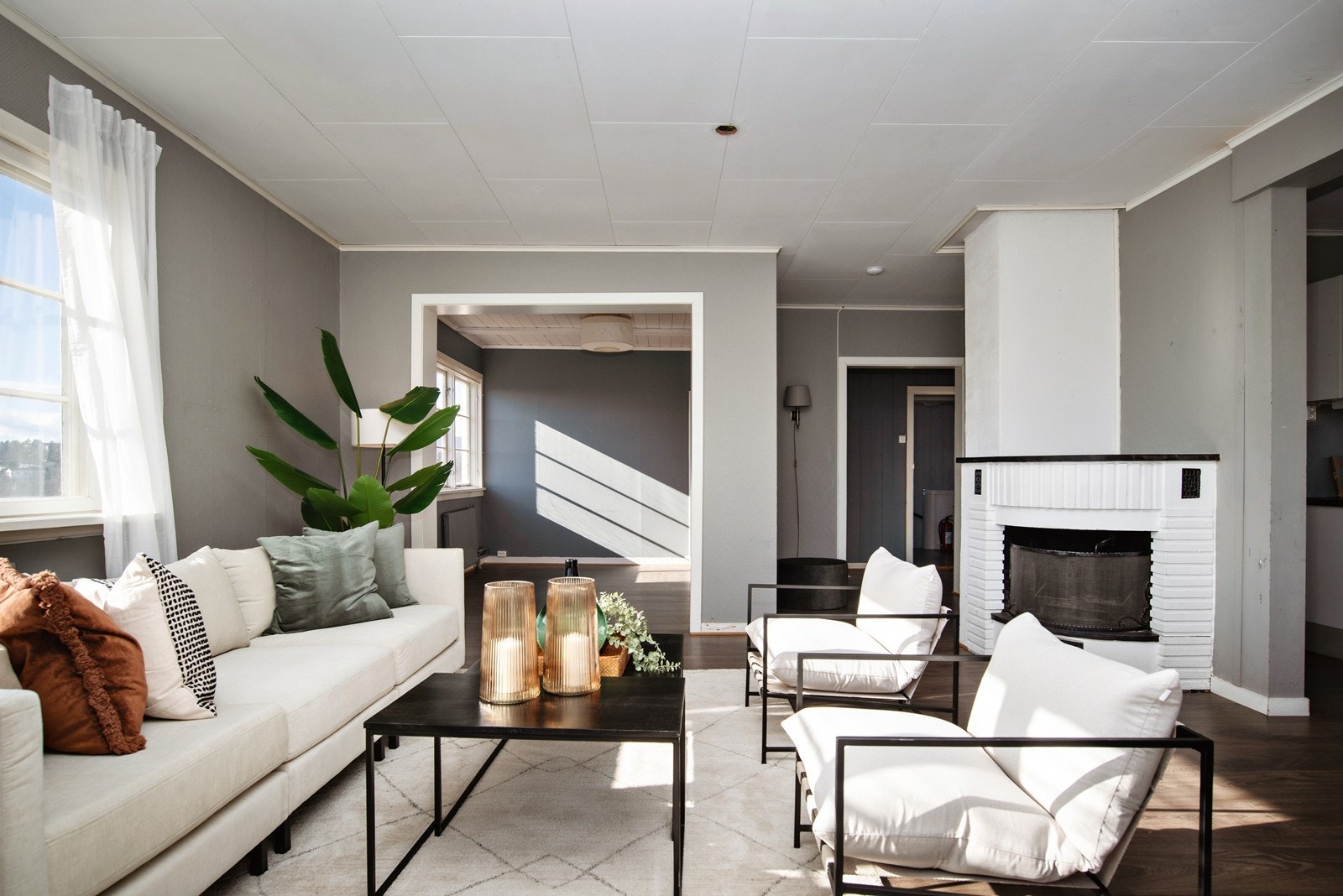 Stuen har flere soner og avdelinger, hvilket gir flere innredningsmuligheter Galleribilde