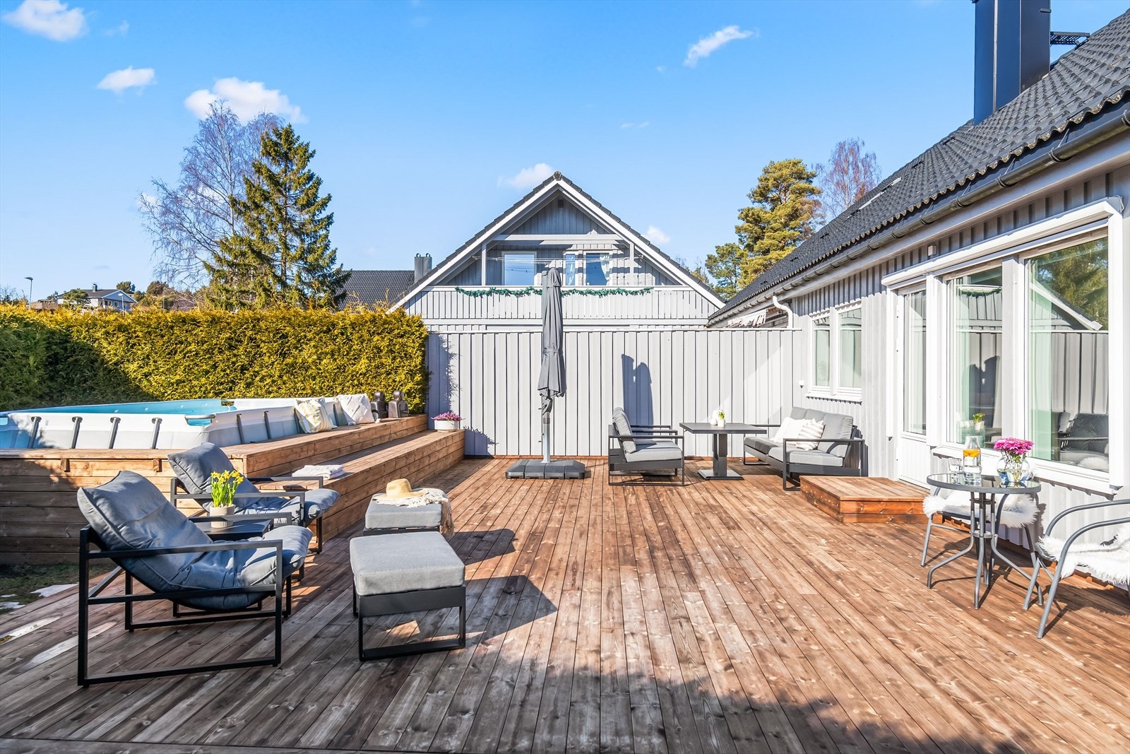 En levegg mot naboen gir fin skjerming. Galleribilde