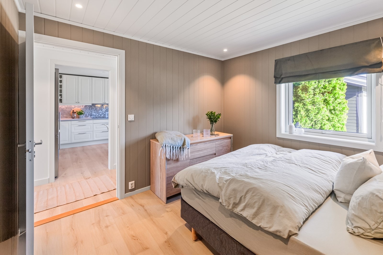 Boligen har til sammen tre soverom, fordelt med ett i første etasje og to i andre etasje. Galleribilde