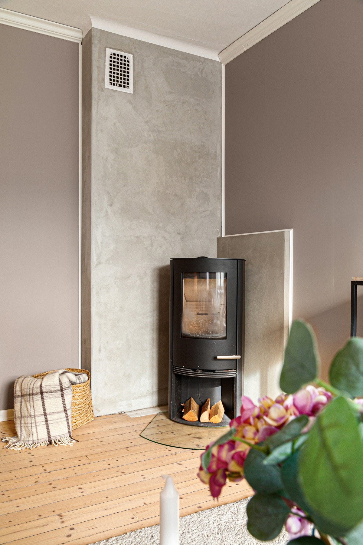 Peisovnen ble montert i 2019, og sørger for god og lun varme på kalde vinterdager. Galleribilde