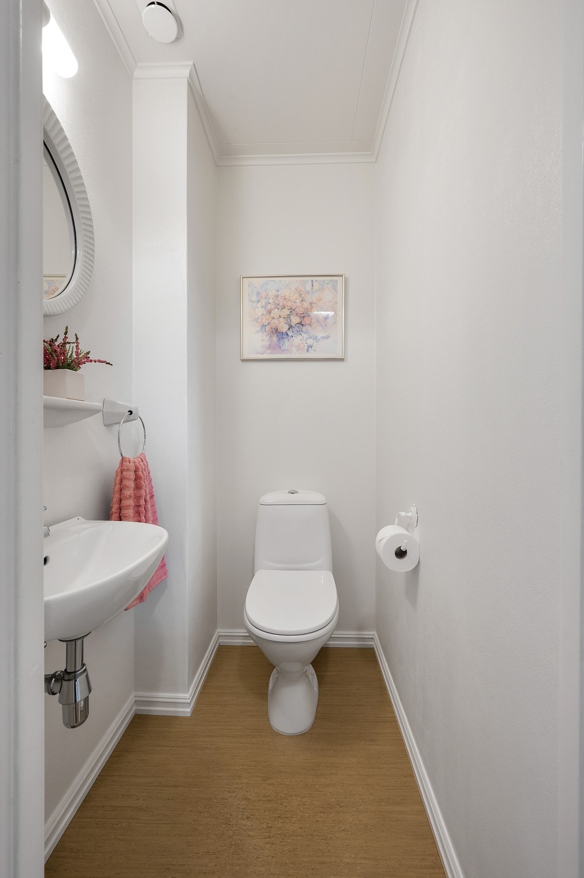 Eget toalettrom ved siden av badet. Galleribilde