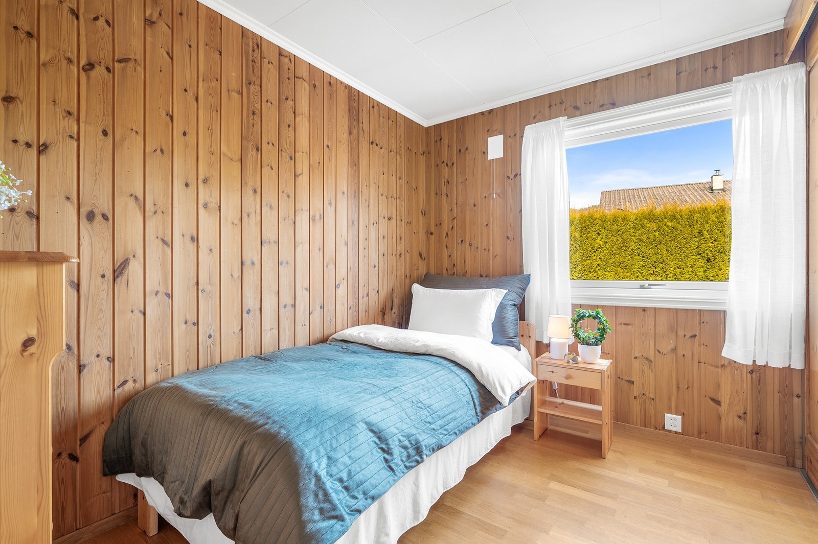 Soverom 2 med adkomst fra gangen. Galleribilde