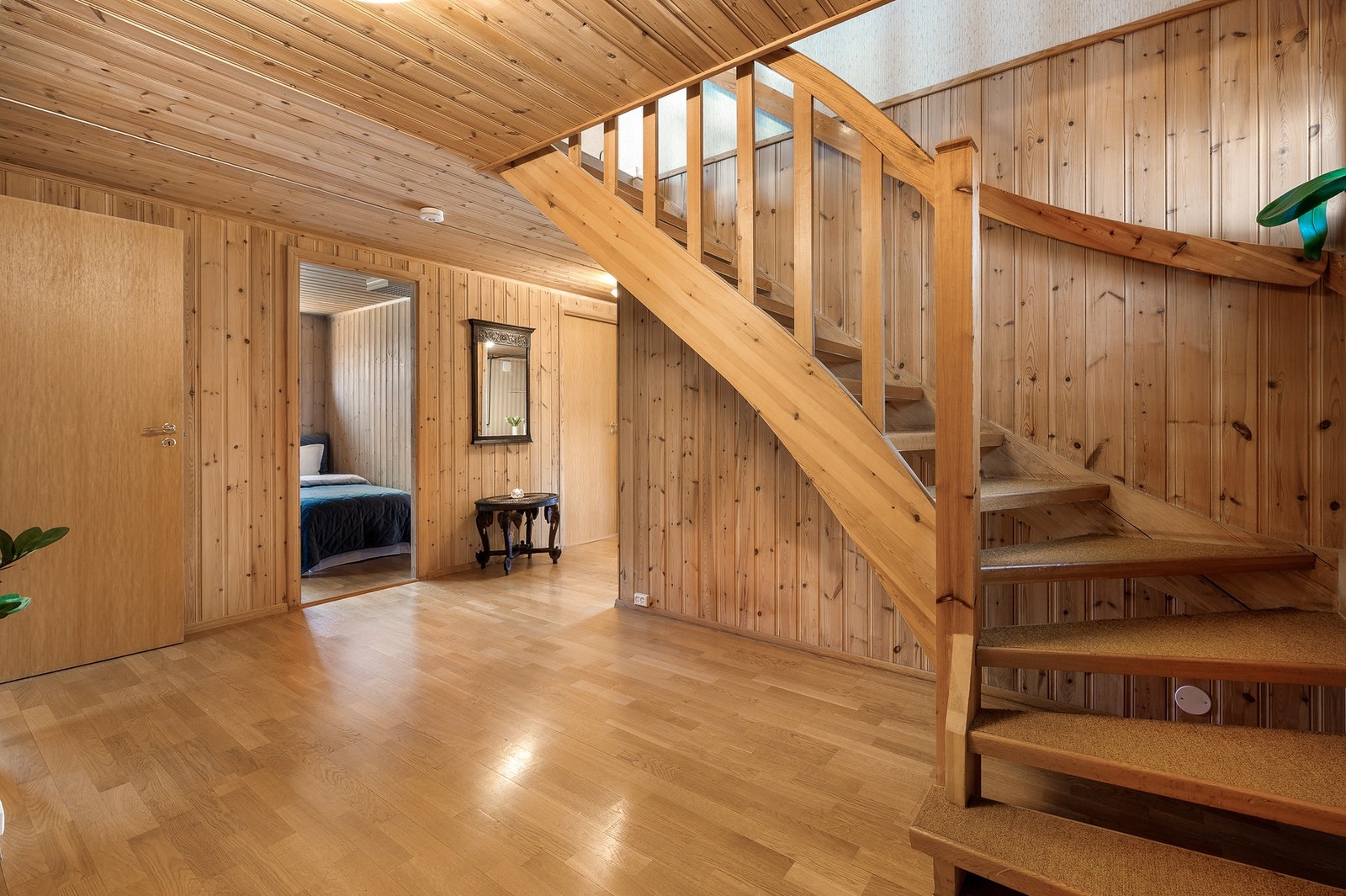 Trapp ned til underetasjen. Galleribilde