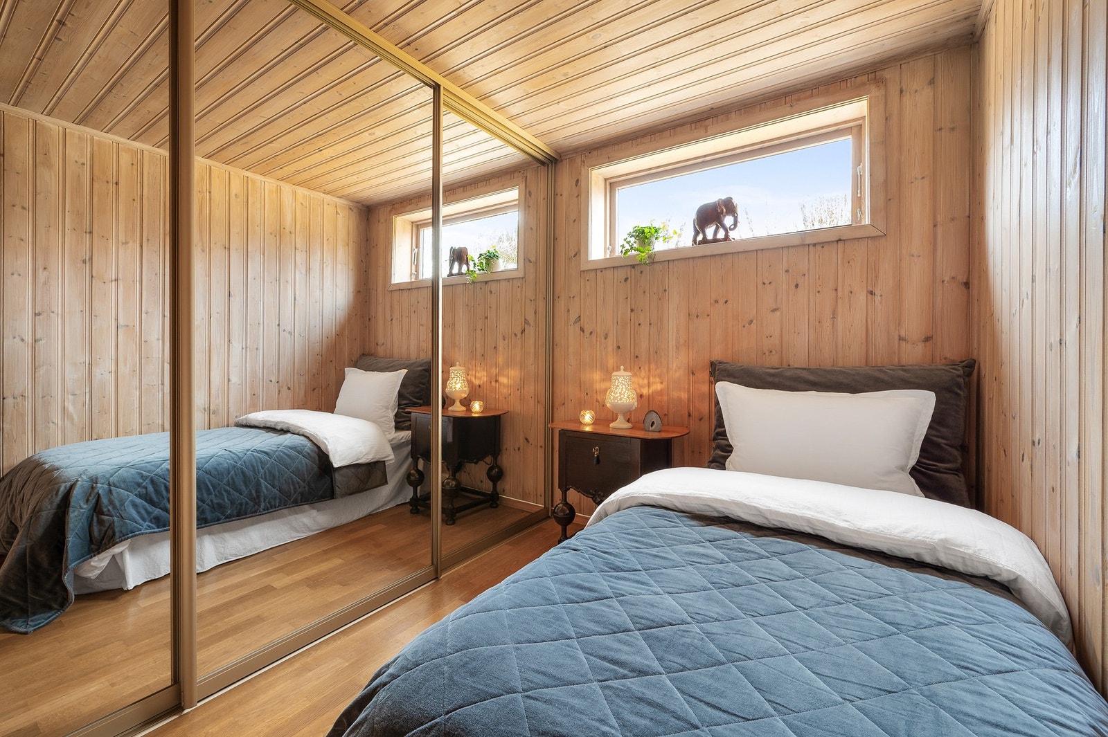 Rom benyttet til gjesterom, med god lagringsplass i skyvedørsgarderobe. Galleribilde