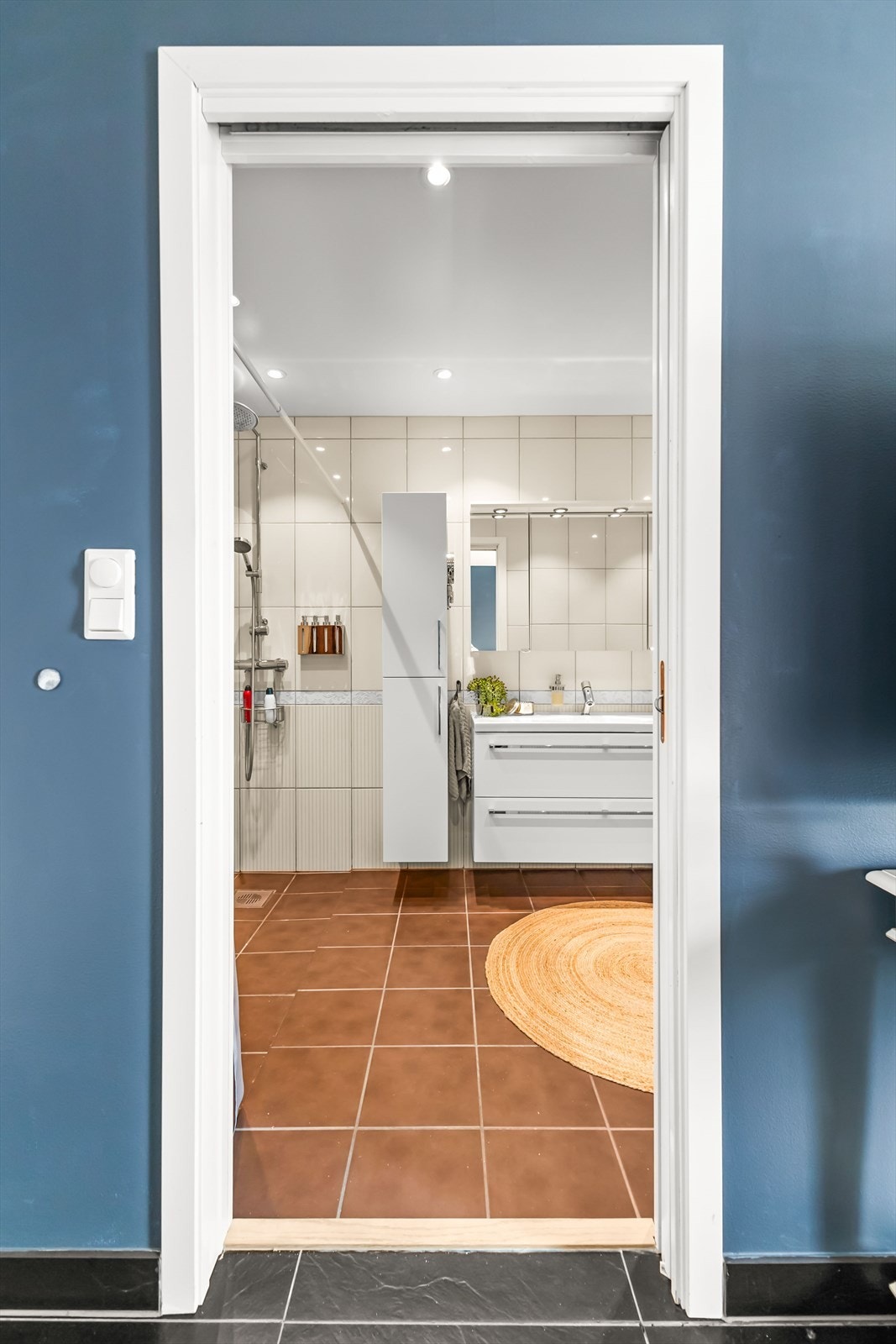 Et tilknyttet bad gir ekstra privatliv og bekvemmelighet. Galleribilde