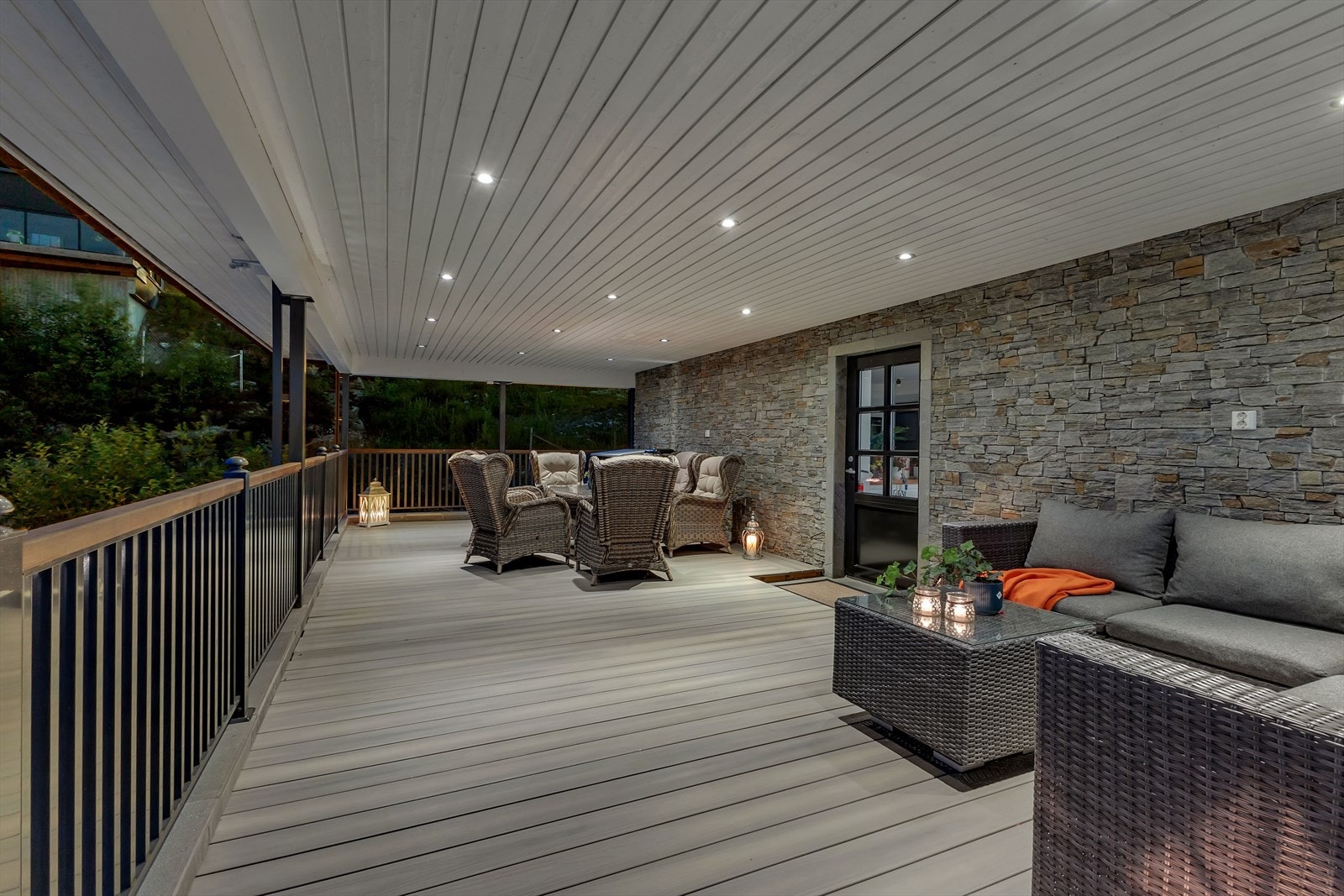 Innbyr til sene kvelder hele året. Galleribilde