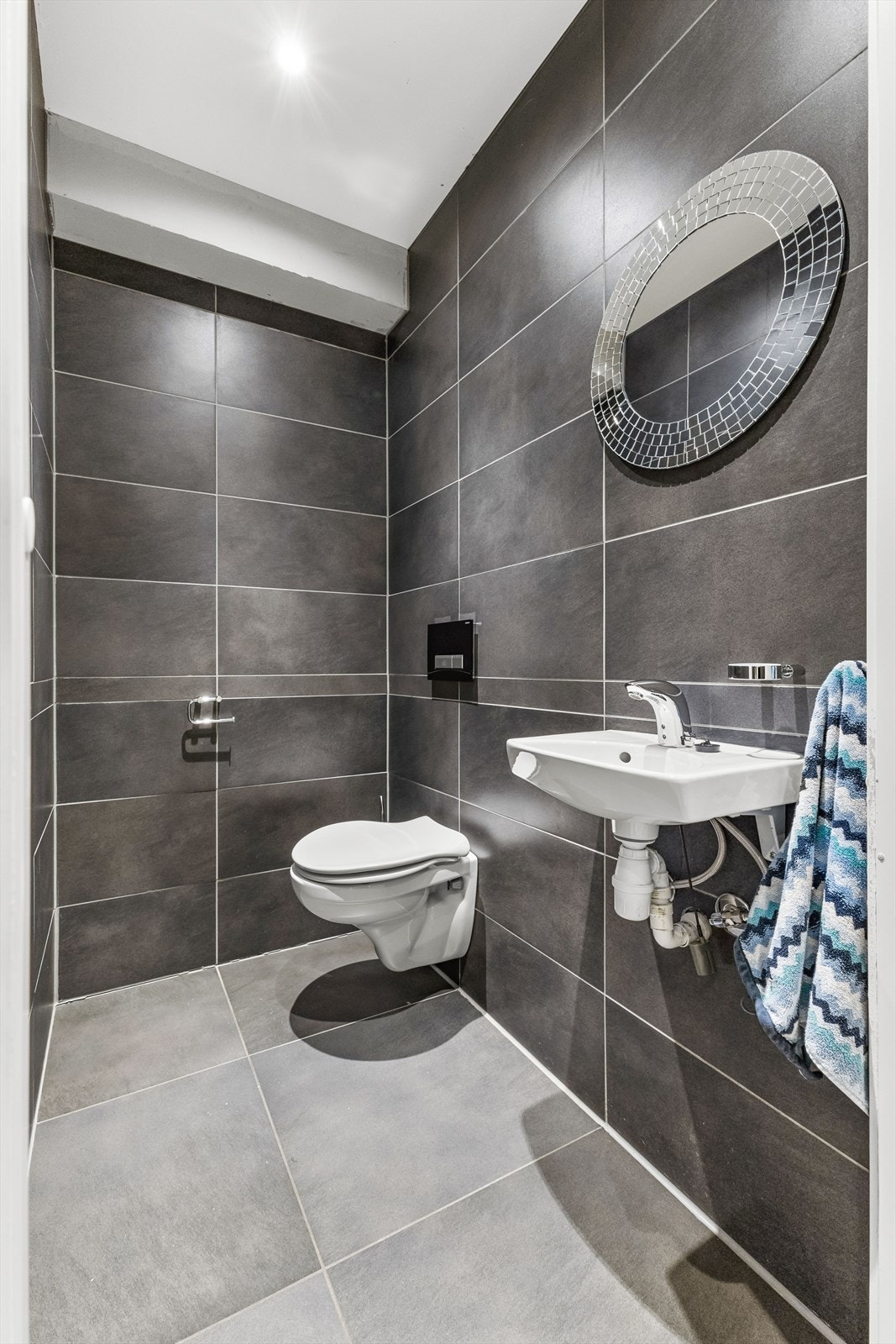 Moderne flislagt bad Galleribilde