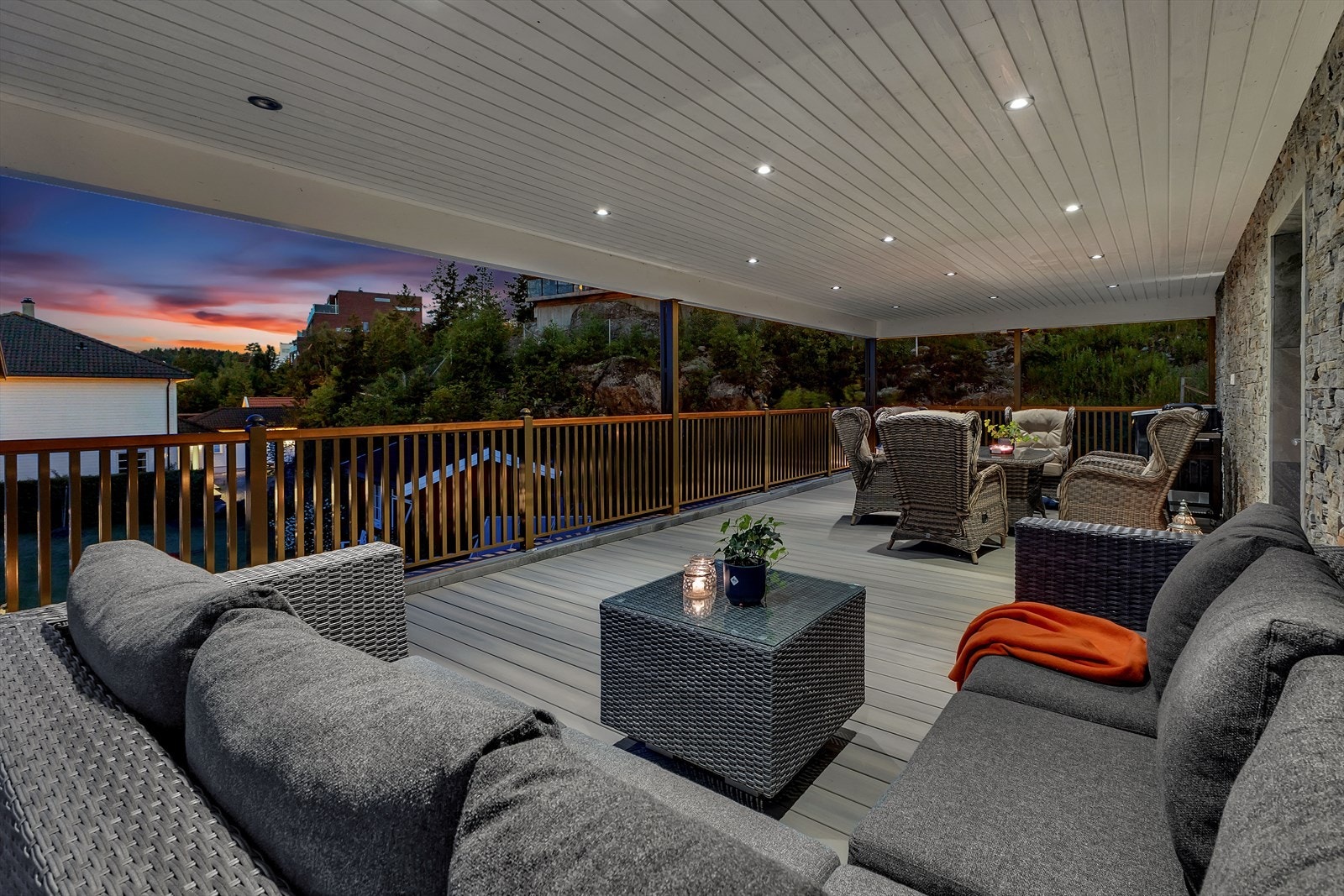 Solskjerming nederste del av balkongen. Galleribilde