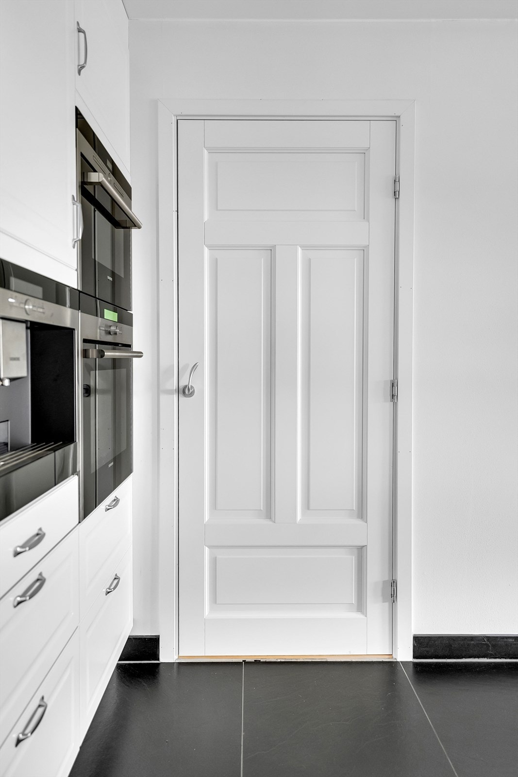 Døren går inn til "walk-in kjølerom" Galleribilde