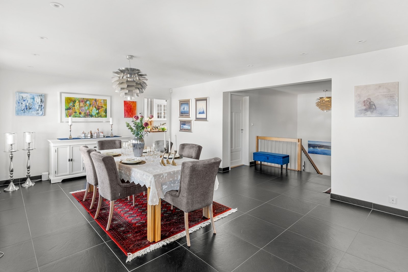 Planløsningen skaper en følelse av romslighet og sammenheng med resten av hjemmet. Galleribilde