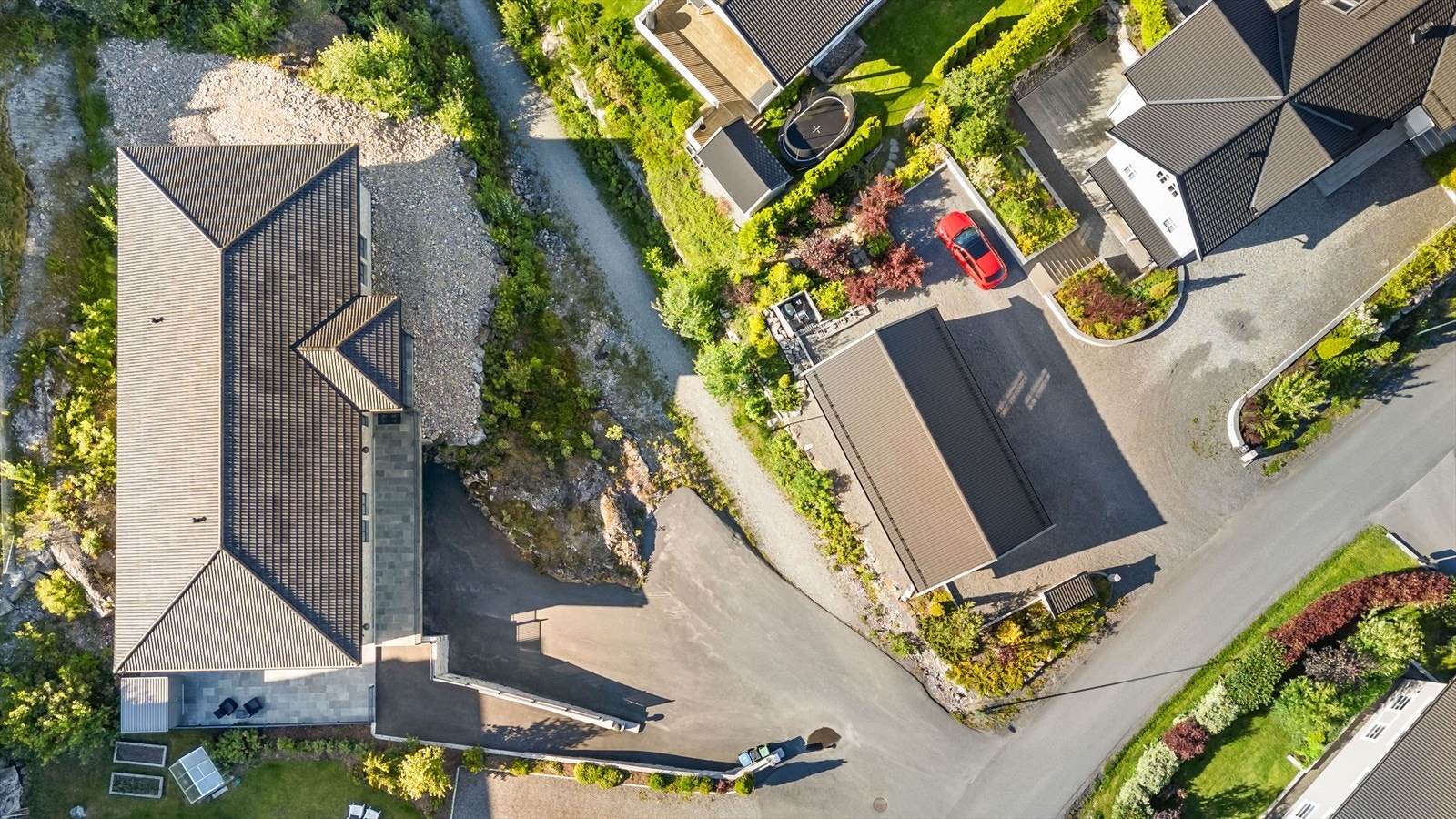 Om ønskelig er det mulighet til å anlegge plen på nordsiden av boligen. Galleribilde