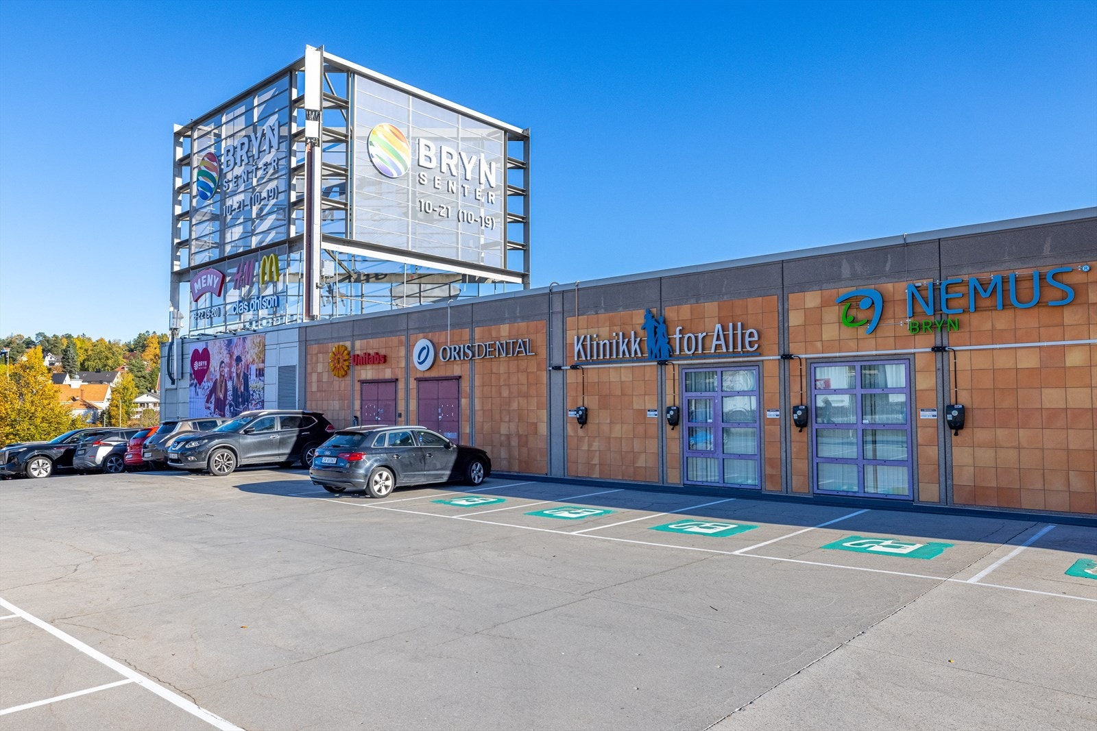 Gode servicetilbud på Bryn Senter, ca. 1,5 km fra boligen. Galleribilde