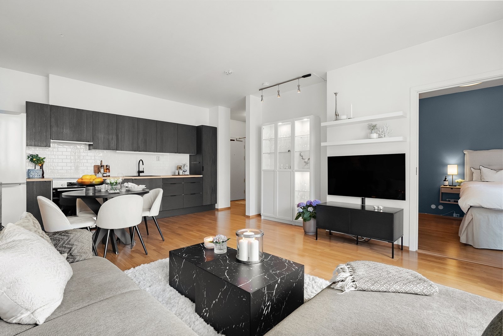 I tillegg til den suverene planløsningen, holder også leiligheten en god standard og gir et meget godt inntrykk. Galleribilde