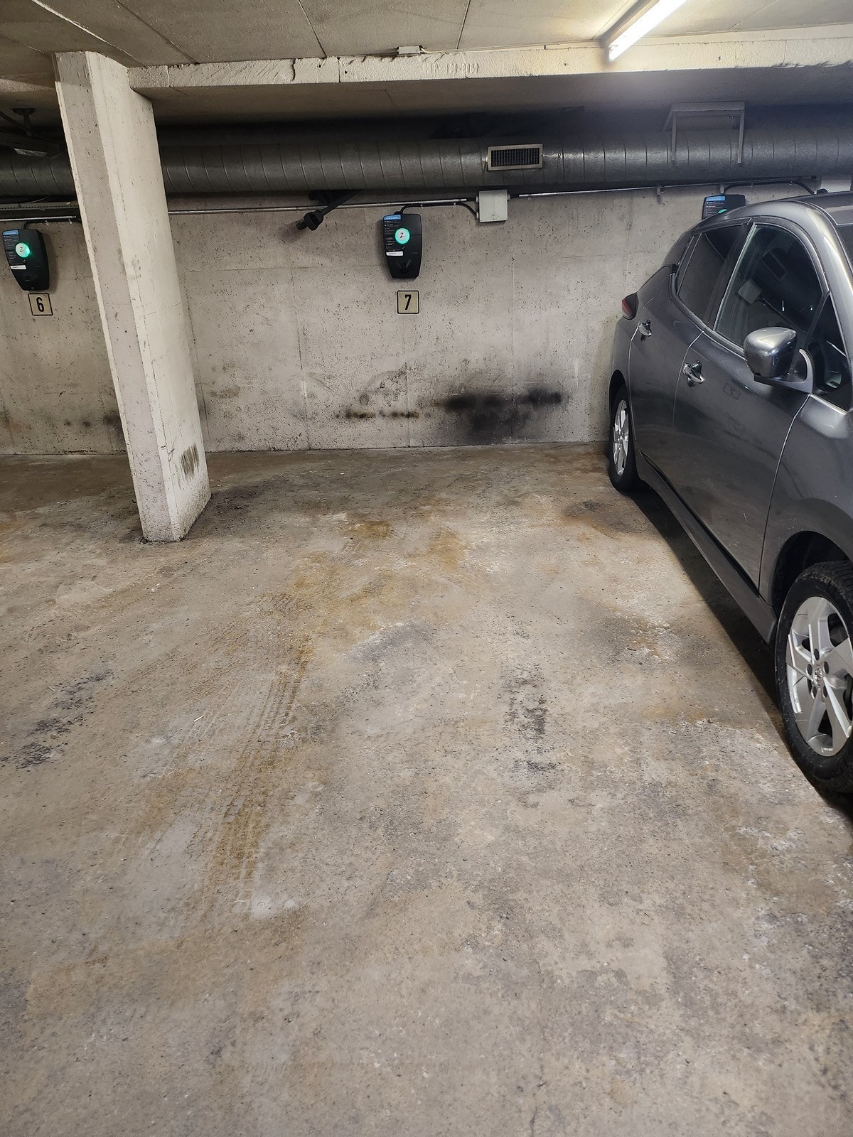 Parkering med lader kan leies mot et tillegg på kr 2.000,- Galleribilde