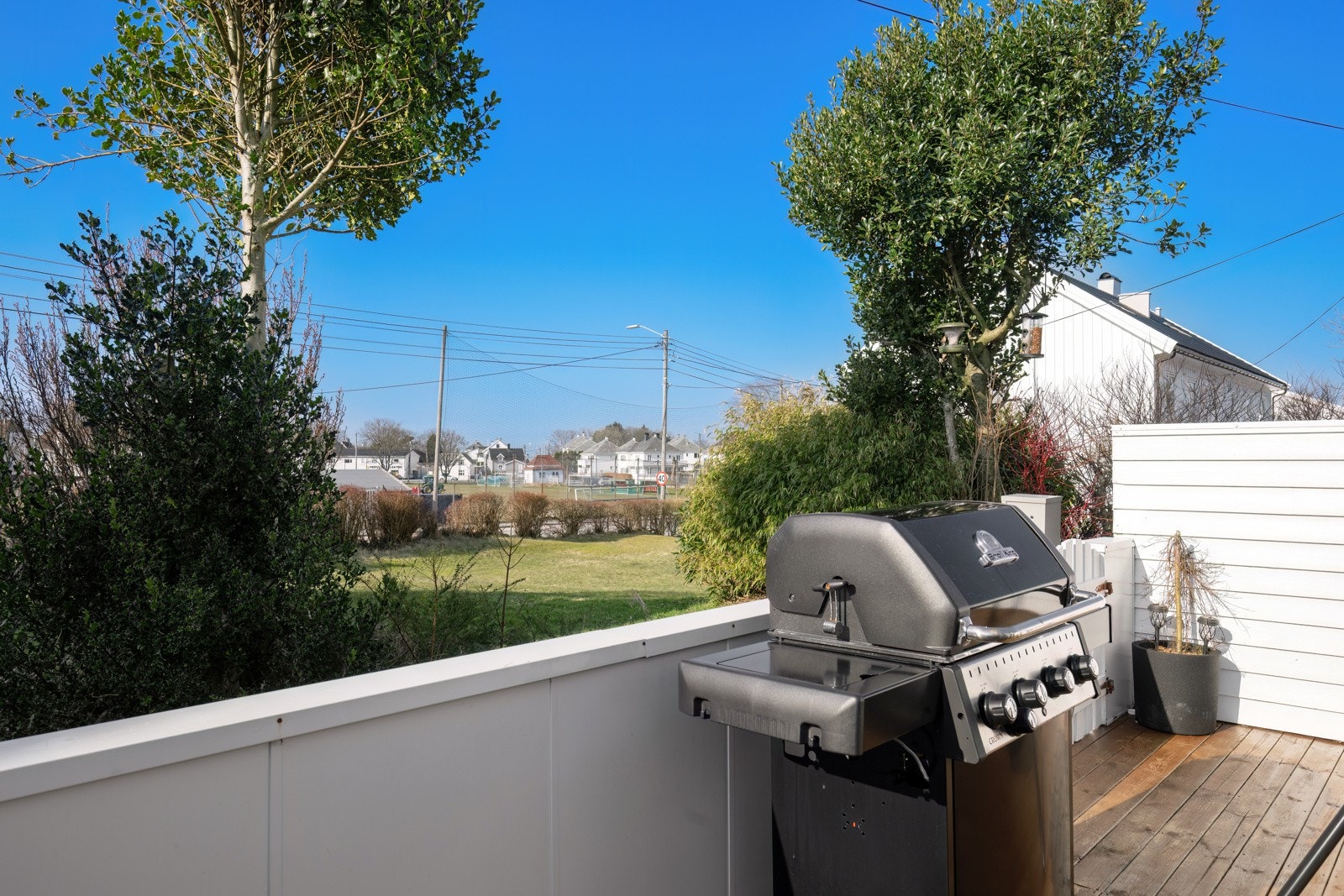 Luftig og pent utsyn mot Haugebanen Galleribilde