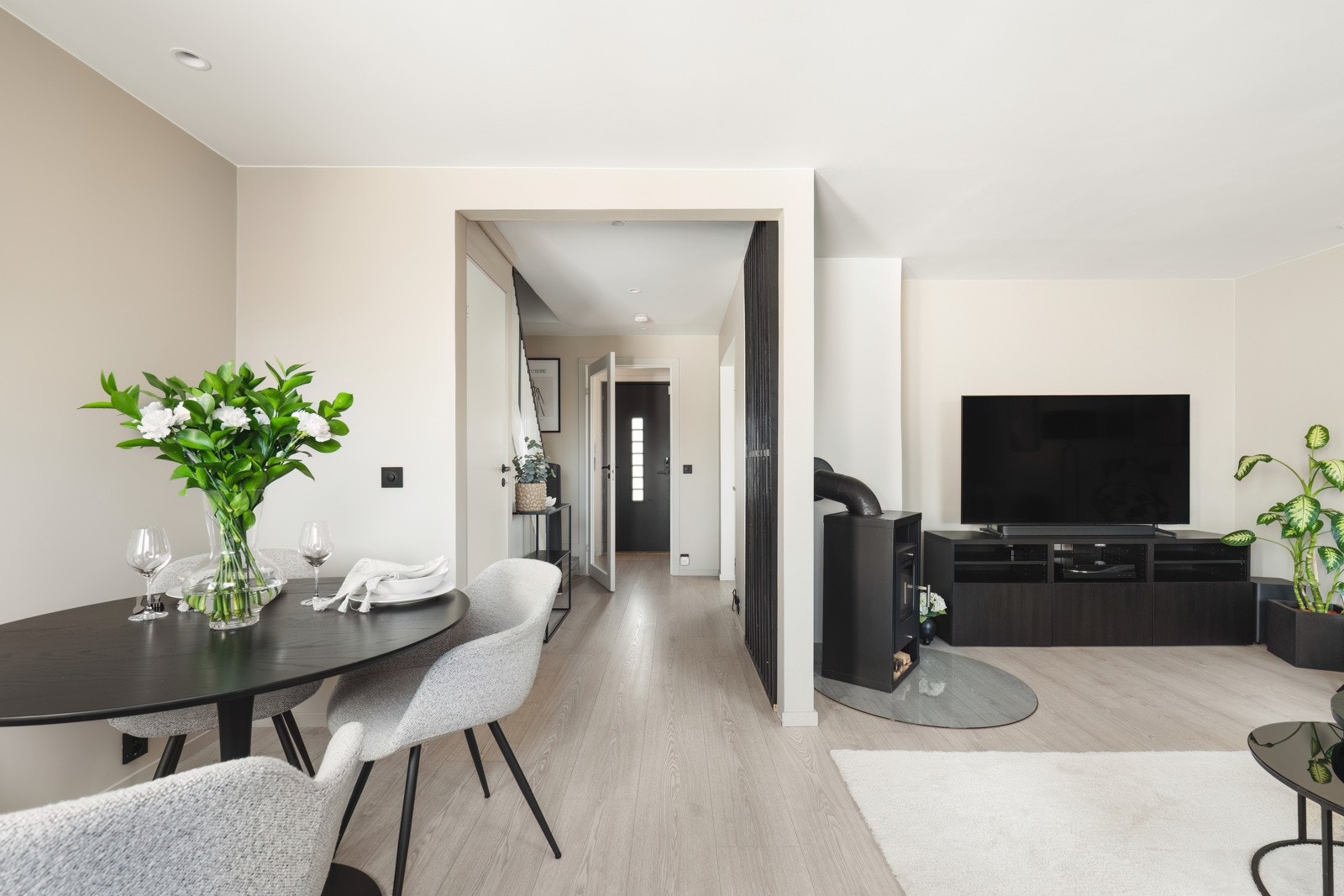 Fra stue mot gang Galleribilde