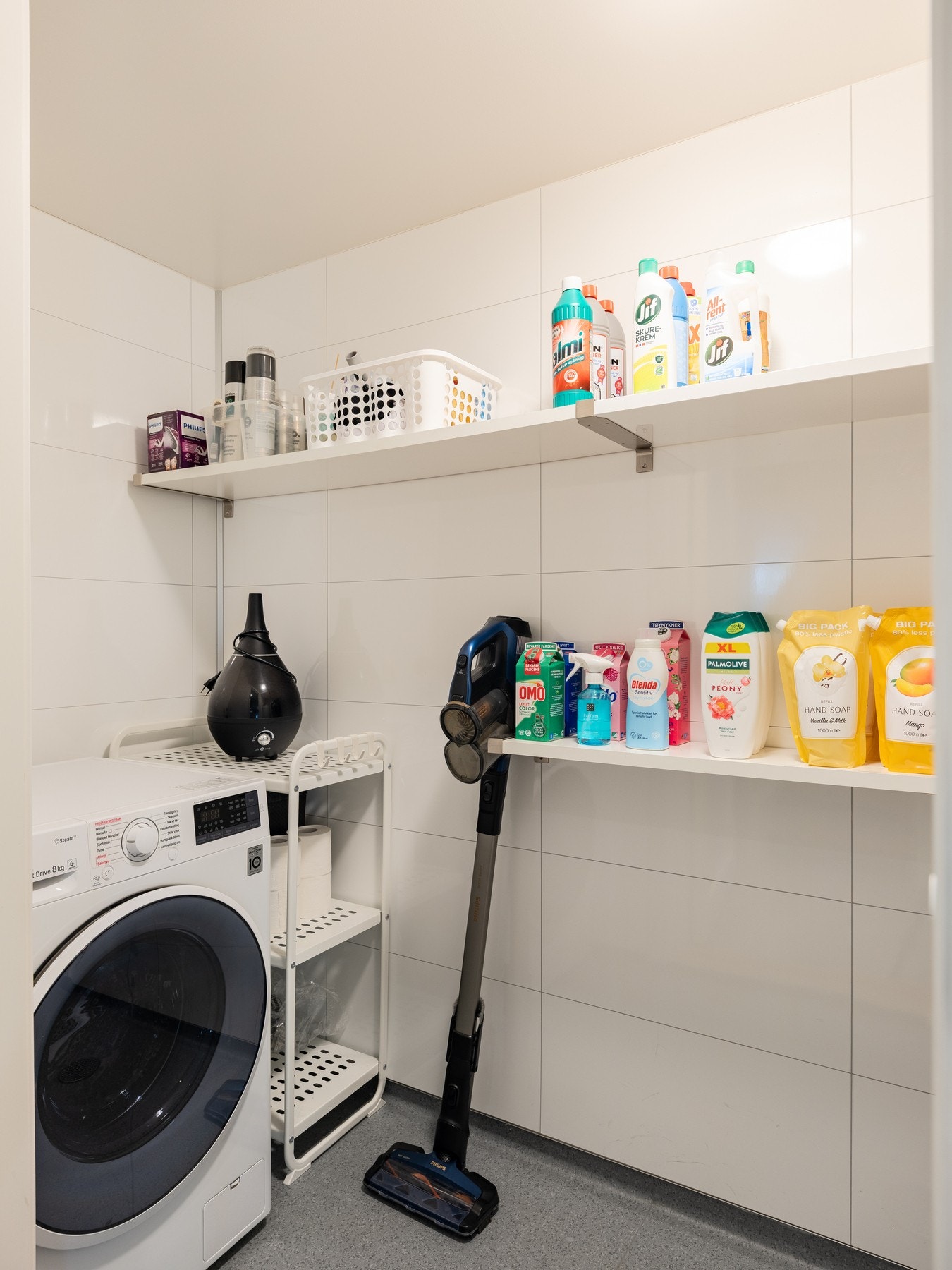 Praktisk vaskerom på 3,3 kvadratmeter i tilknytning til badet. Galleribilde