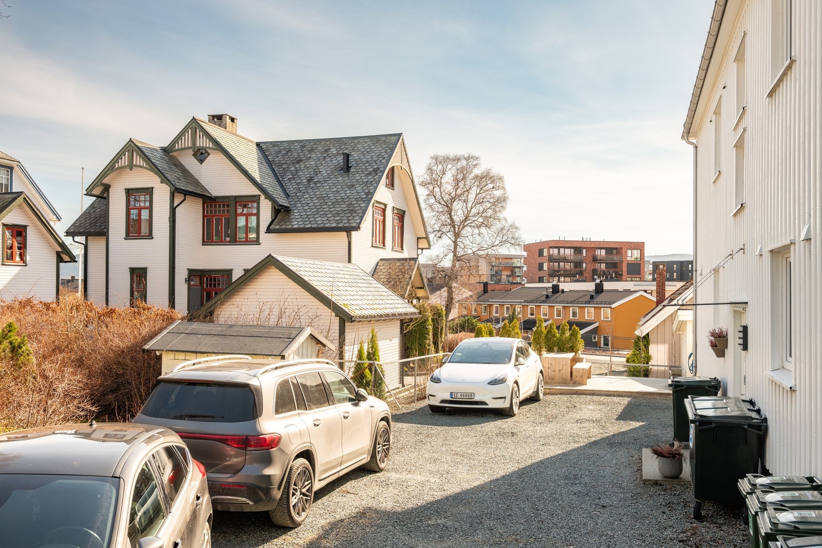 Her disponerer du en egen parkeringsplass med lader for elbil. Galleribilde