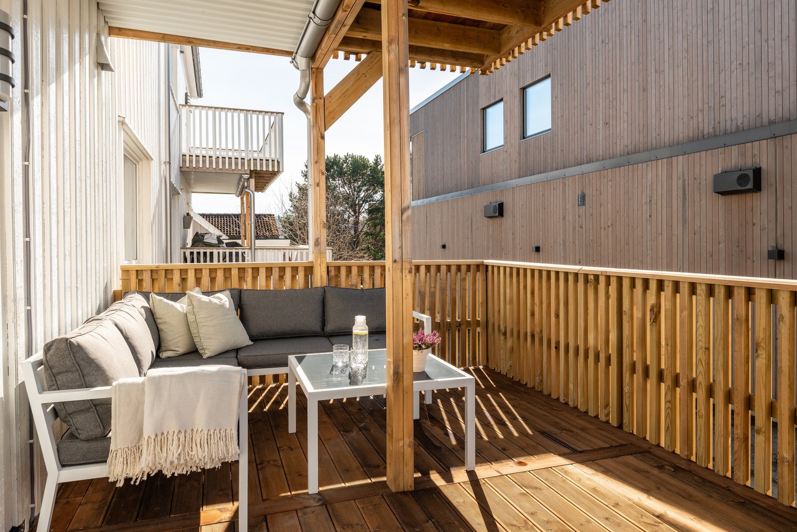 Fra stuen har du utgang til en romslig veranda på 14,3 kvadratmeter. Galleribilde