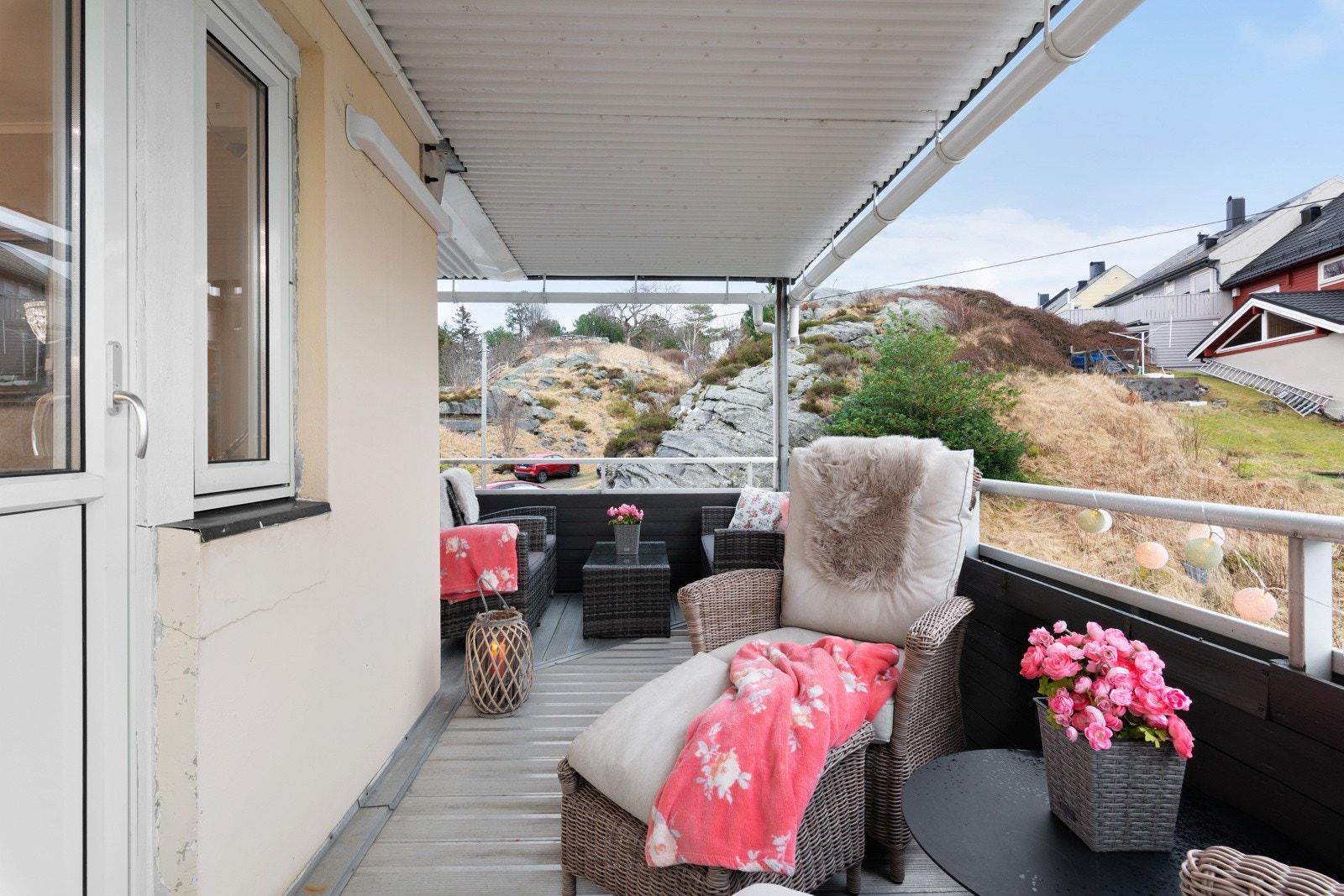 Den er på hele 14 kvm, og kan innredes både med sittegrupper og grill. Galleribilde