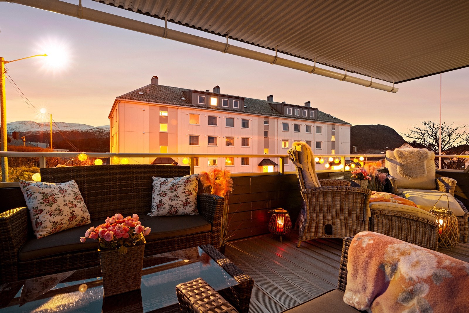 Balkongen ligger sydvendt med gode solforhold. Galleribilde