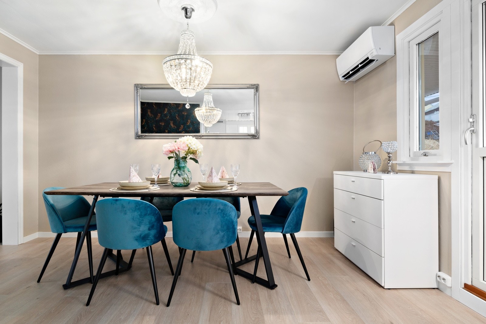 Dagens spisestue var tidligere soverom, dette kan tilbakeføres om ønskelig. Galleribilde