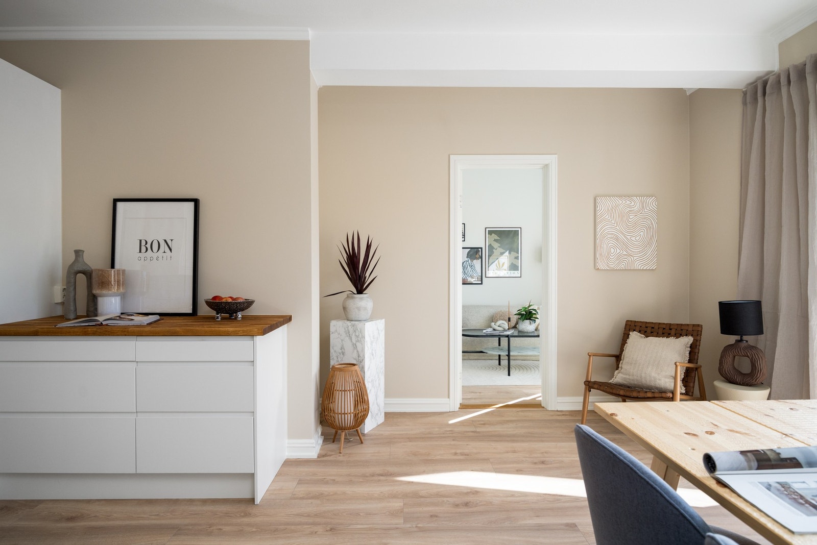 Hele boligen er malt i en behagelig og moderne fargenyanse. Galleribilde