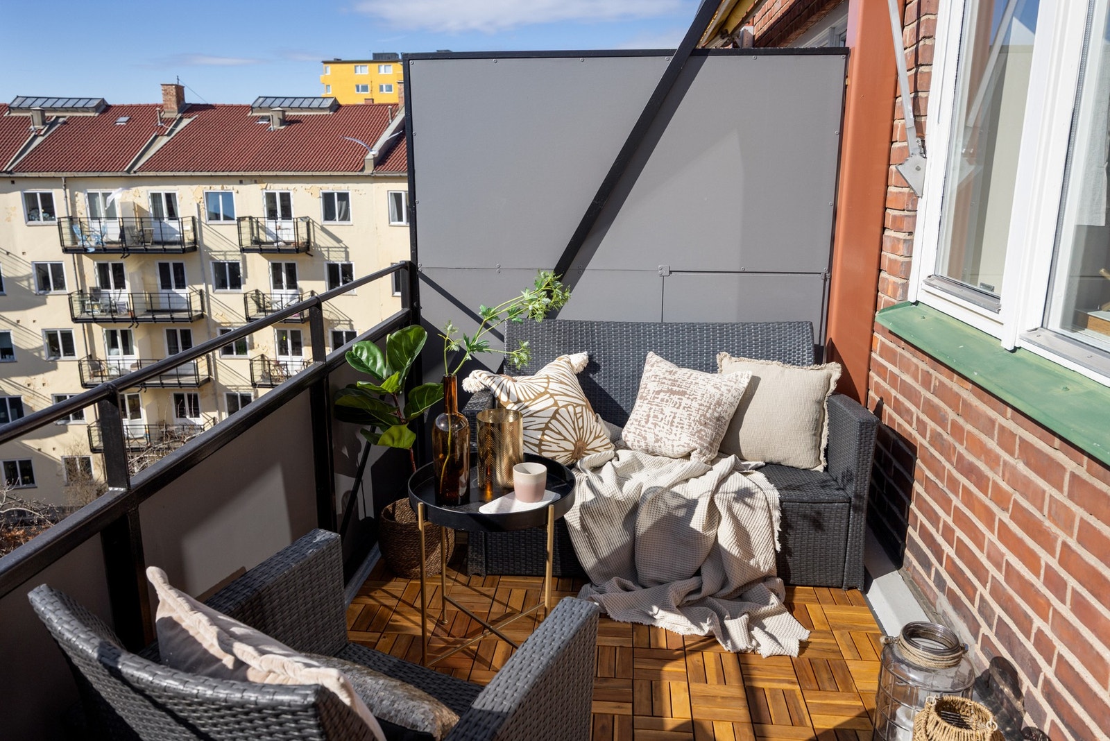 Balkongen er på hele 7 kvm, med god plass til utemøblement. Galleribilde