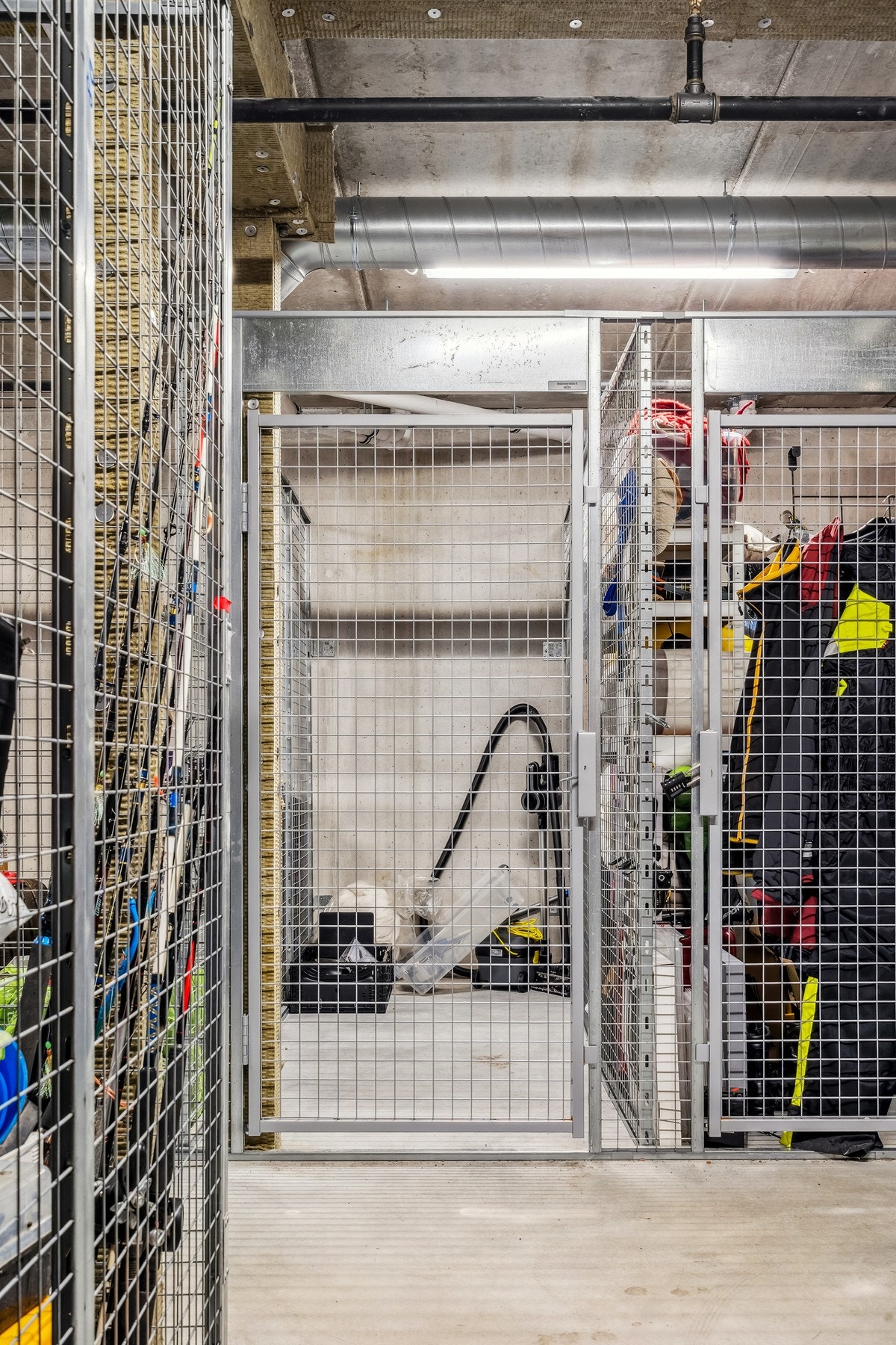 I underetasjen er det en sporstbod på ca. 5 m² som tilhører seksjonen Galleribilde